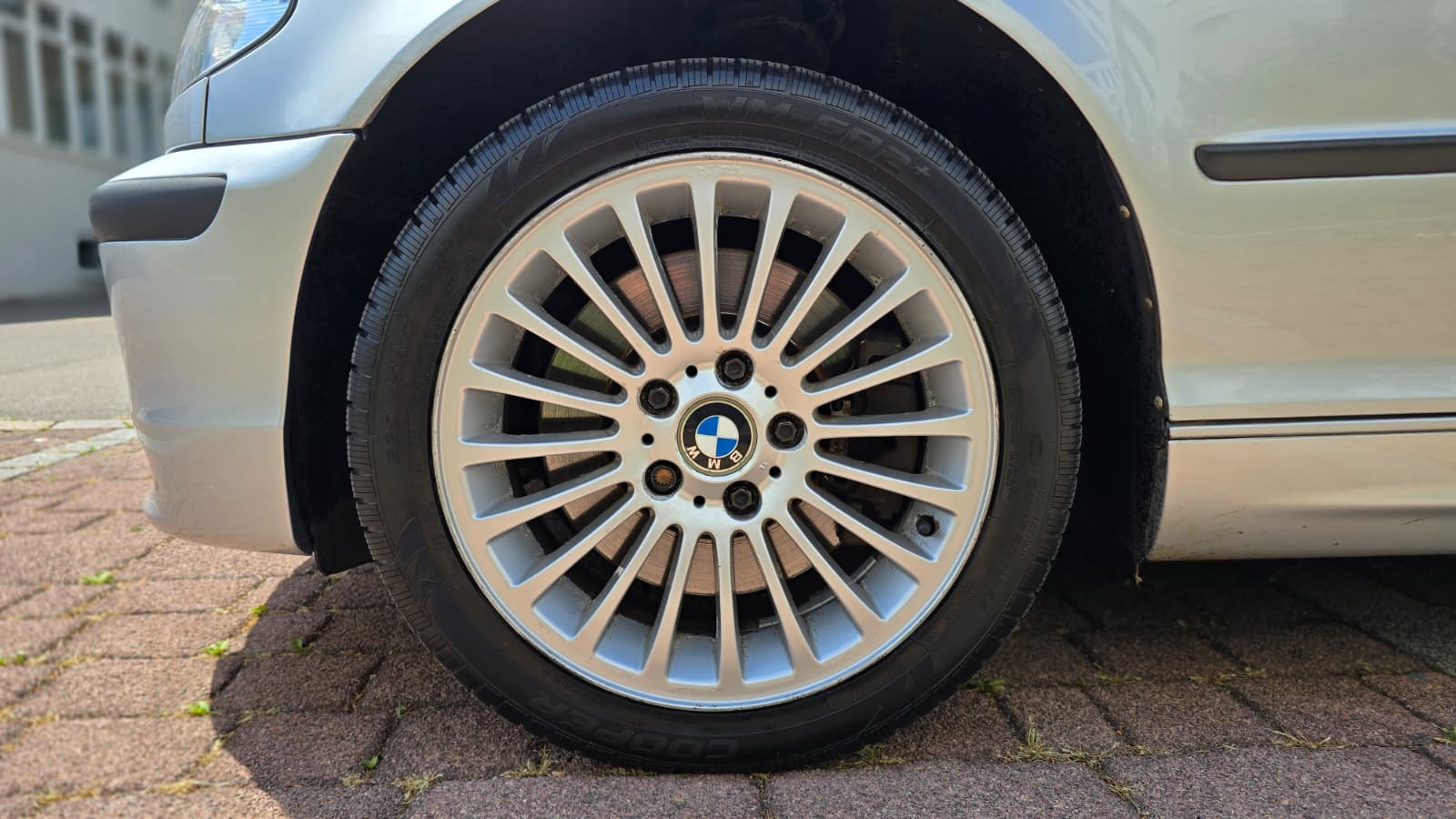 BMW 330xi Facelift Frisch ab MFK und Service / Elk Leder Sitz / XENON / Tempomat / PDC Sens. / Regen Sens.-image-8