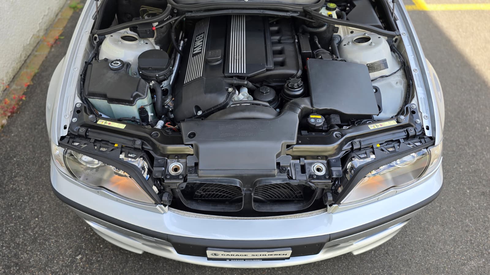BMW 330xi Facelift Frisch ab MFK und Service / Elk Leder Sitz / XENON / Tempomat / PDC Sens. / Regen Sens.-image-9