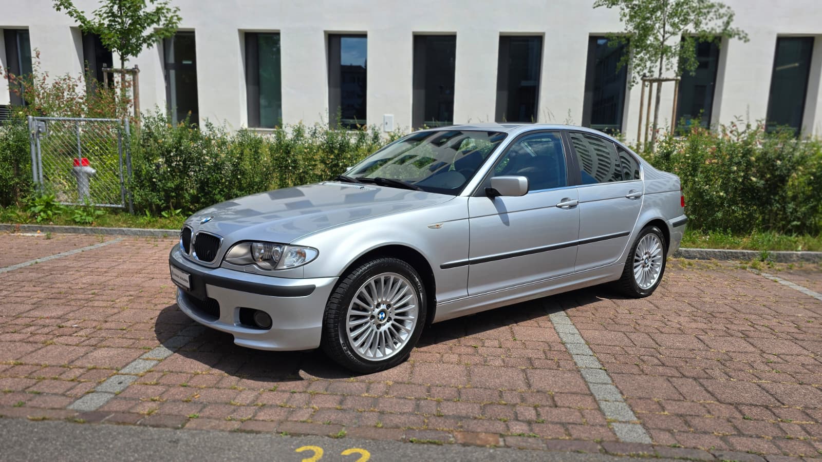 BMW 330xi Facelift Frisch ab MFK und Service / Elk Leder Sitz / XENON / Tempomat / PDC Sens. / Regen Sens.