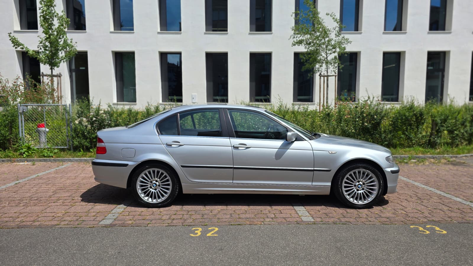 BMW 330xi Facelift Frisch ab MFK und Service / Elk Leder Sitz / XENON / Tempomat / PDC Sens. / Regen Sens.-image-3