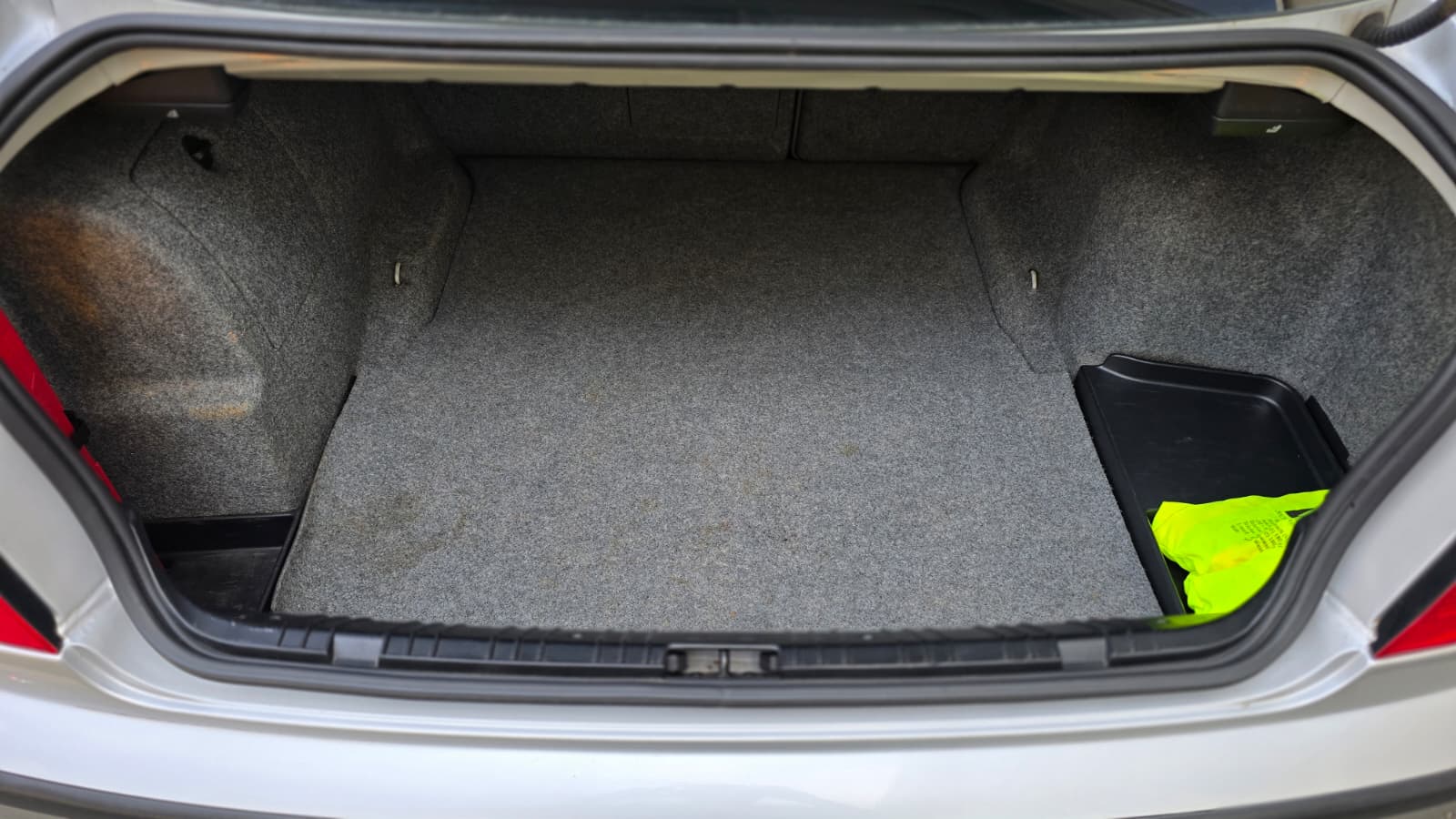 BMW 330xi Facelift Frisch ab MFK und Service / Elk Leder Sitz / XENON / Tempomat / PDC Sens. / Regen Sens.-image-15