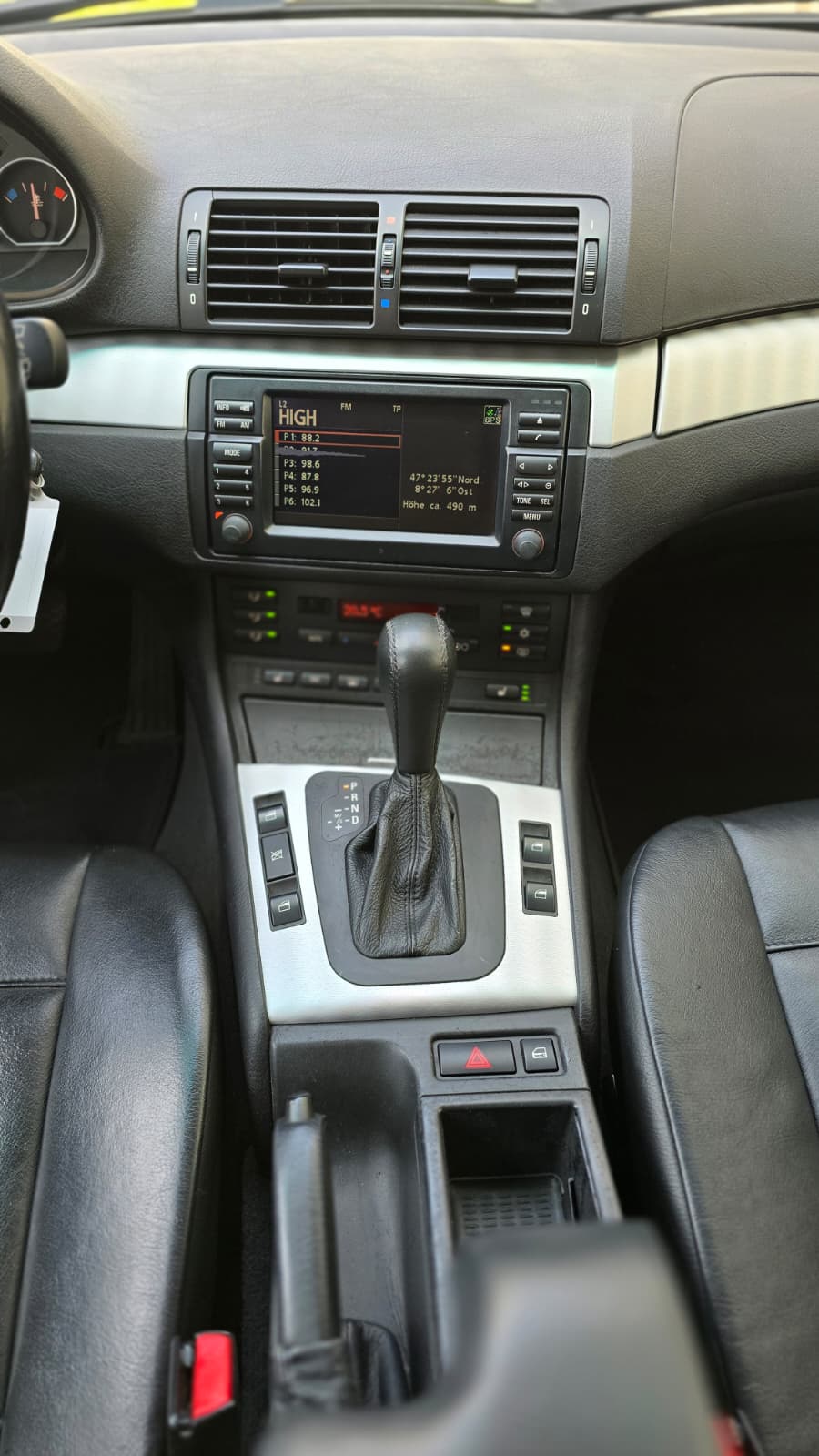 BMW 330xi Facelift Frisch ab MFK und Service / Elk Leder Sitz / XENON / Tempomat / PDC Sens. / Regen Sens.-image-14
