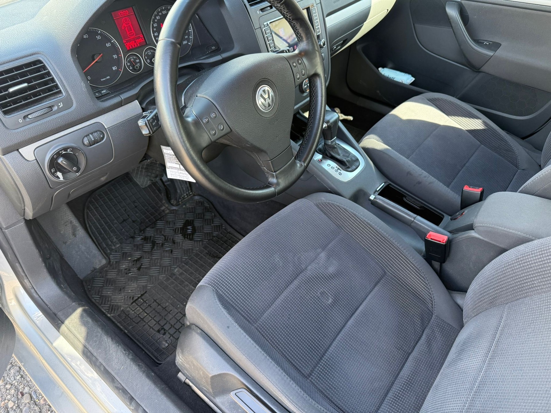 VW Jetta 2.0 FSI Comfortline-showroom-element-3