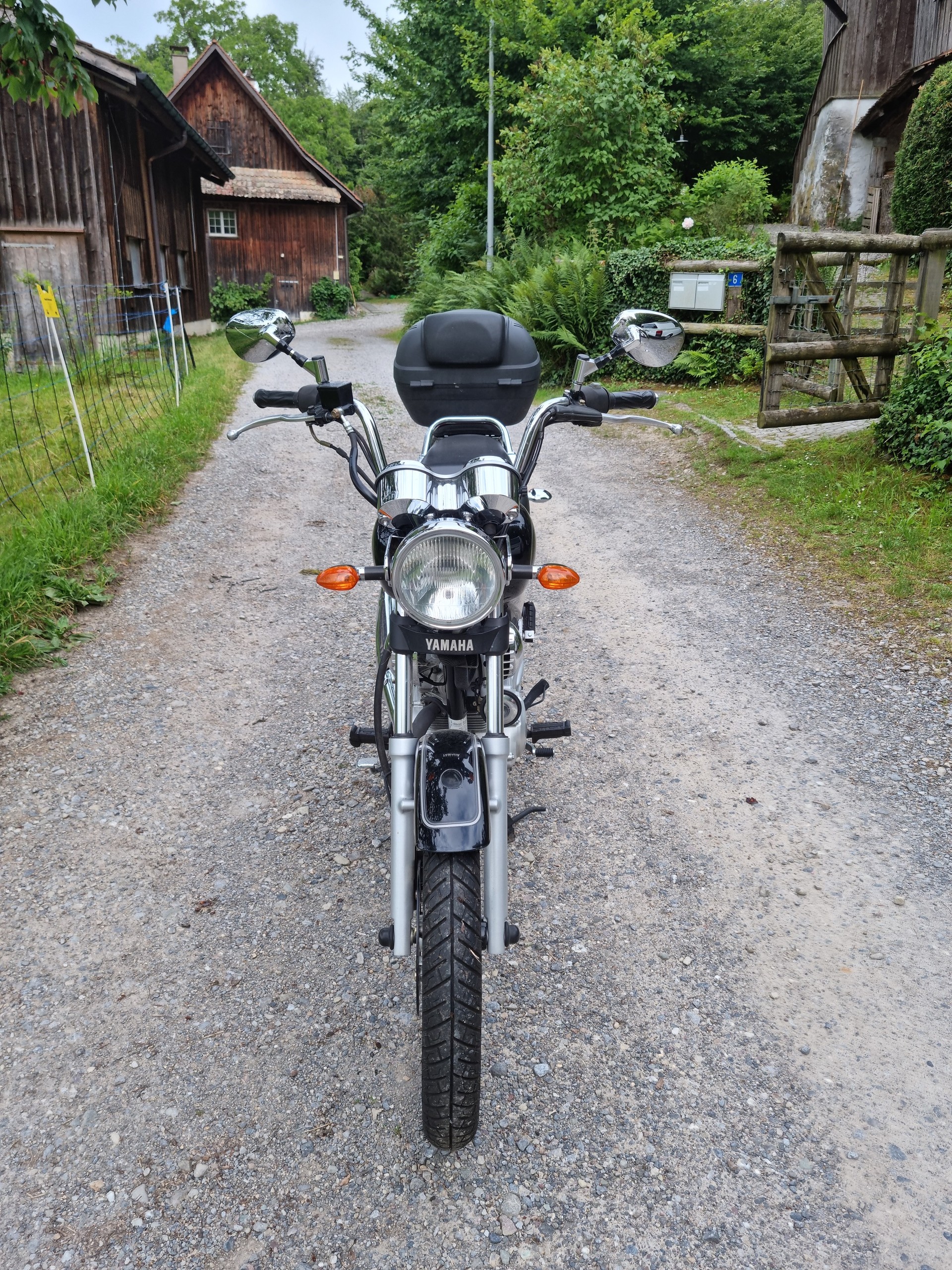 YAMAHA YBR 125 Custom-image-4