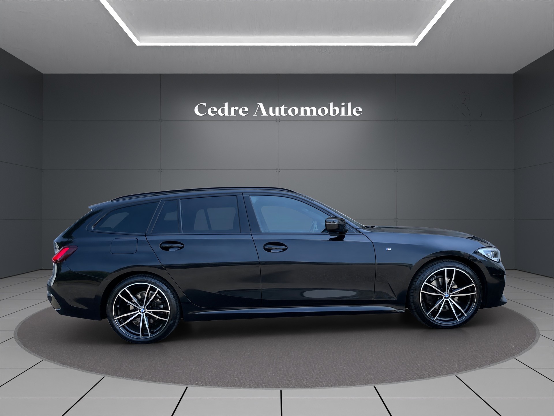 BMW 320d xDrive 48V Touring M Sport Steptronic-image-6