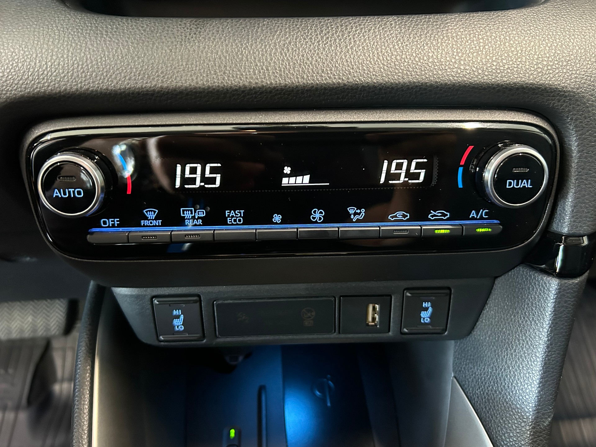 MAZDA 2 Hybrid Select-image-18