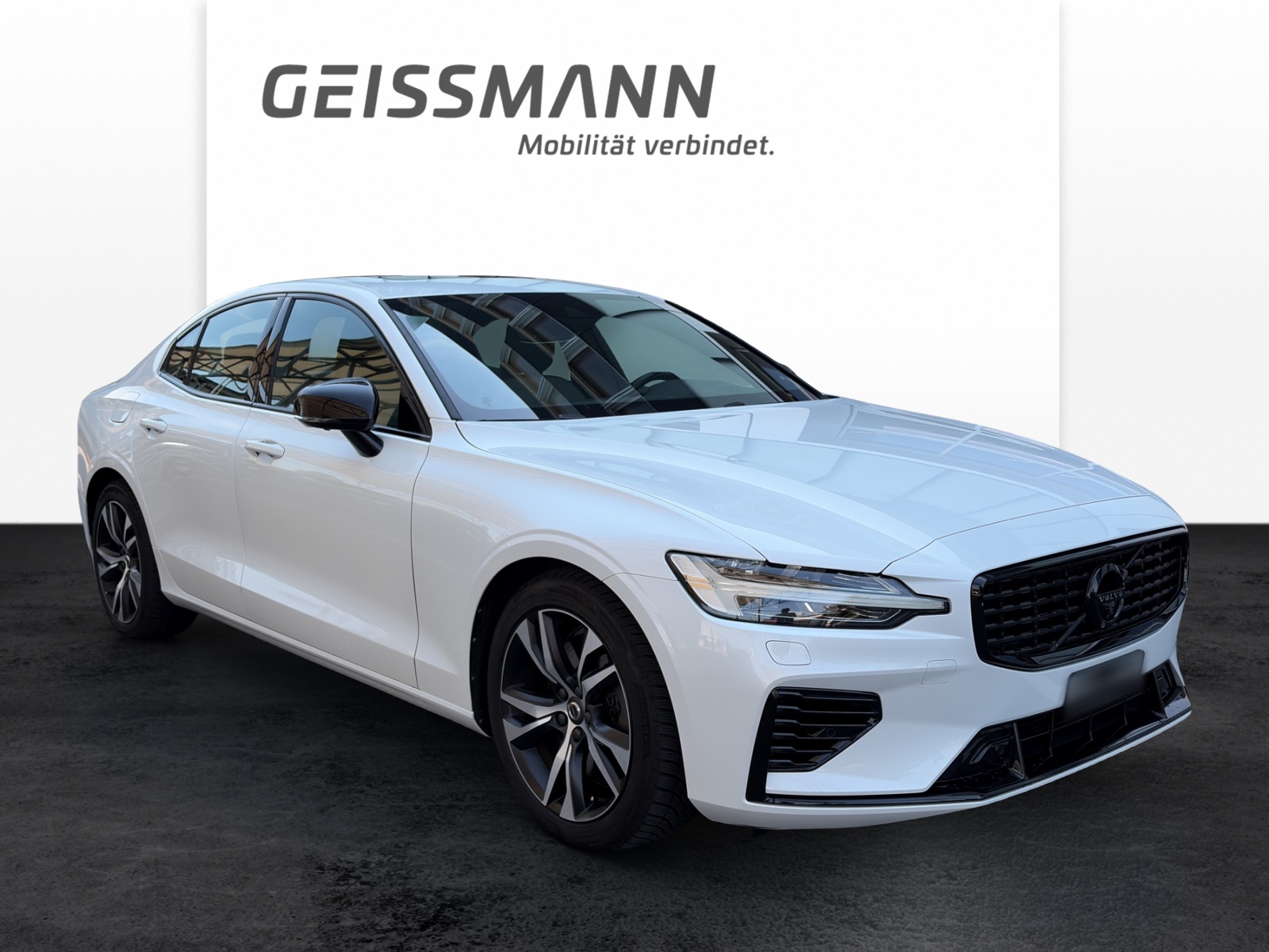 VOLVO S60 2.0 T8 TE R-Design eAWD-showroom-element-1