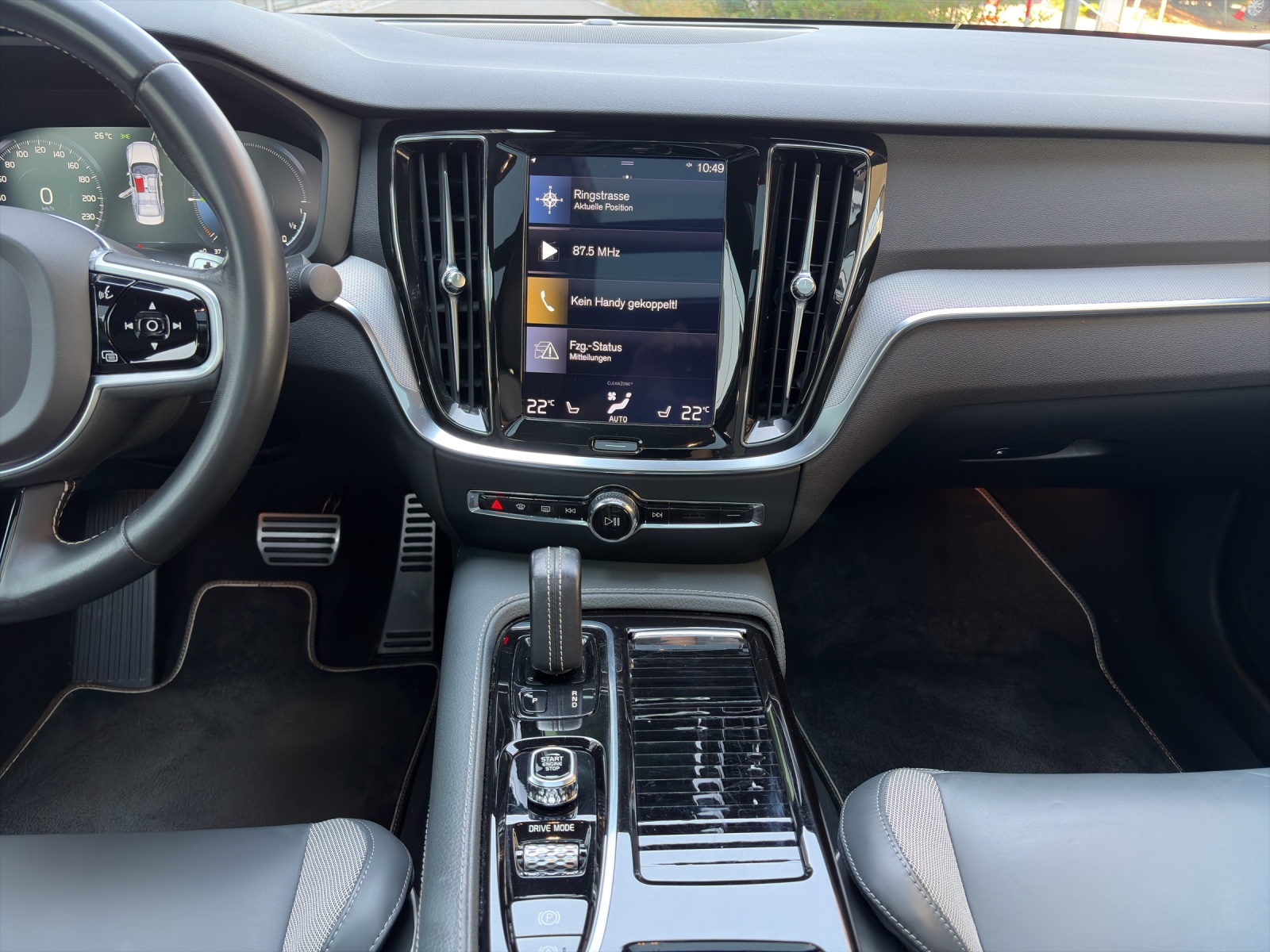 VOLVO S60 2.0 T8 TE R-Design eAWD-image-12