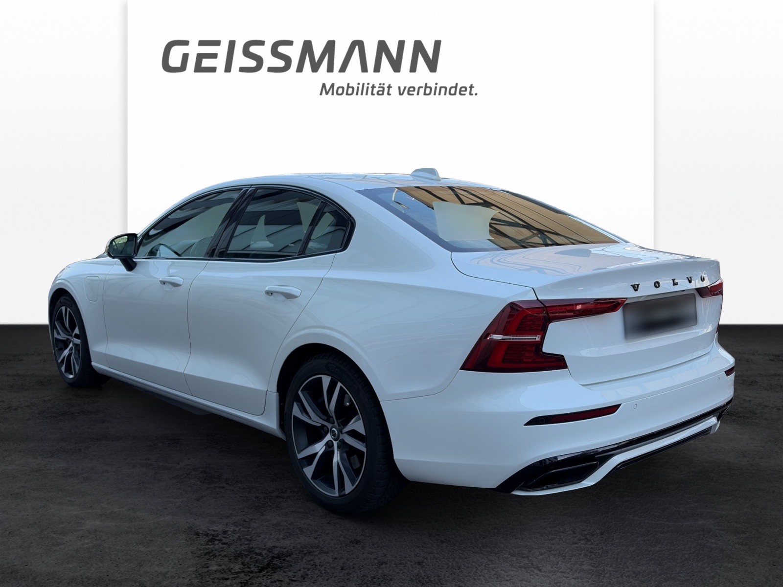 VOLVO S60 2.0 T8 TE R-Design eAWD-image-4