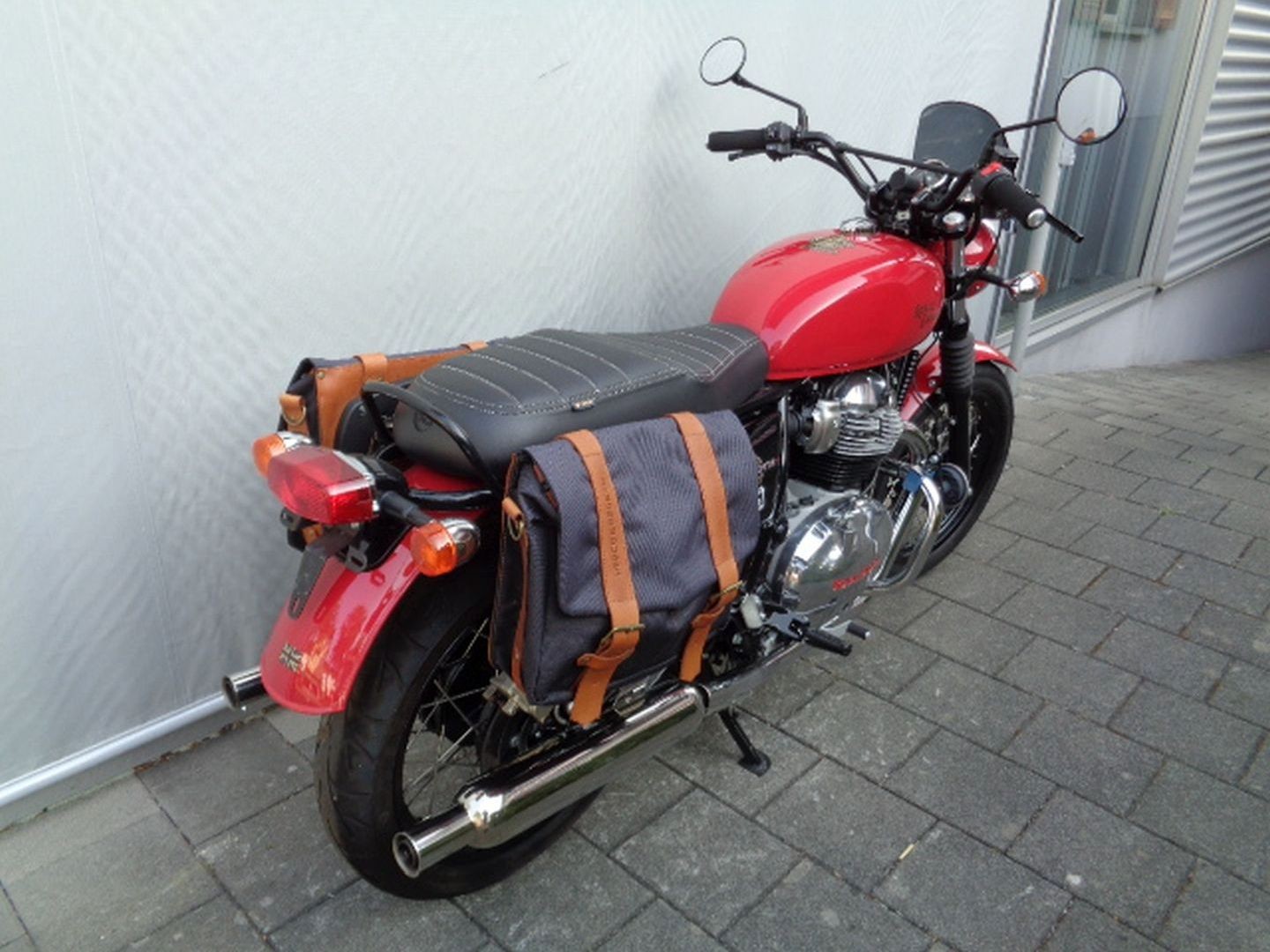 ROYAL ENFIELD INTERCEPTOR 650 TWIN-image-5