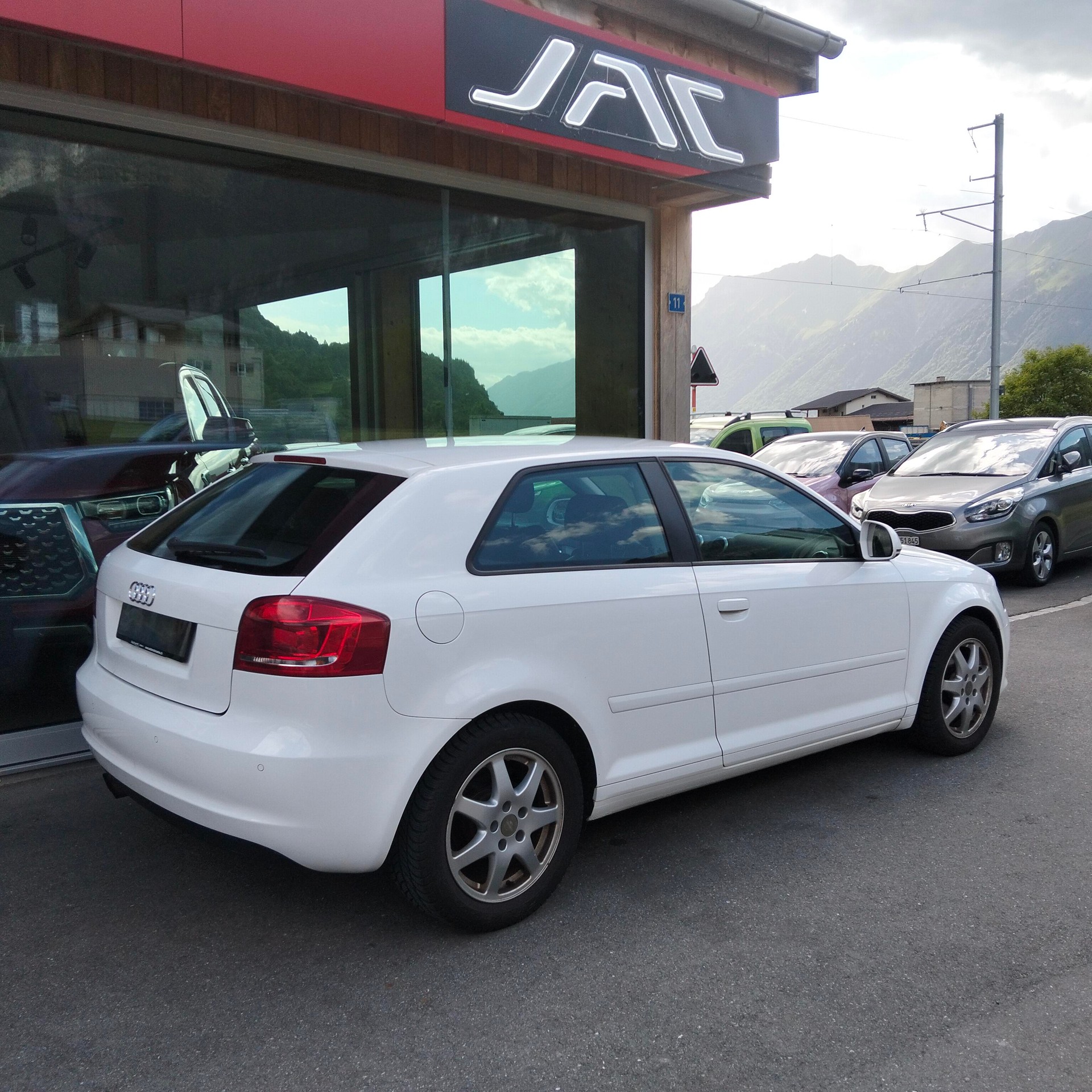 AUDI A3 1.8 TFSI Attraction-image-8