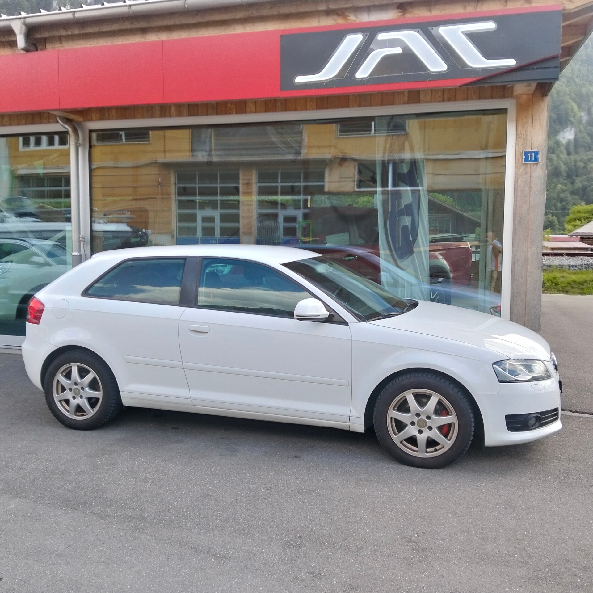 AUDI A3 1.8 TFSI Attraction-image-7