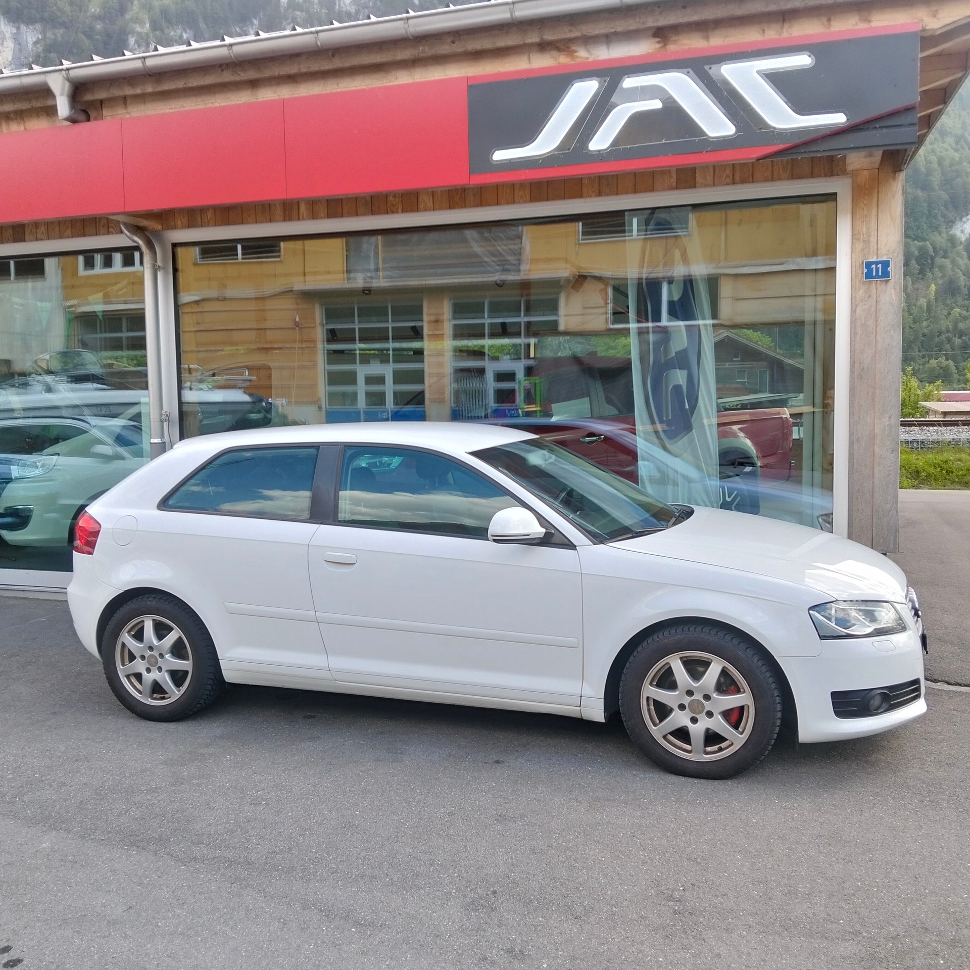 AUDI A3 1.8 TFSI Attraction-image-6