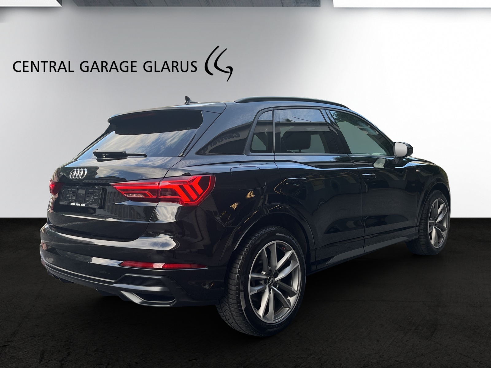 AUDI Q3 35 TFSI S line Attraction S-tronic-image-4