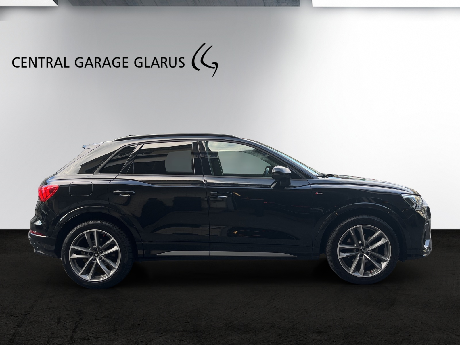 AUDI Q3 35 TFSI S line Attraction S-tronic-showroom-element-3