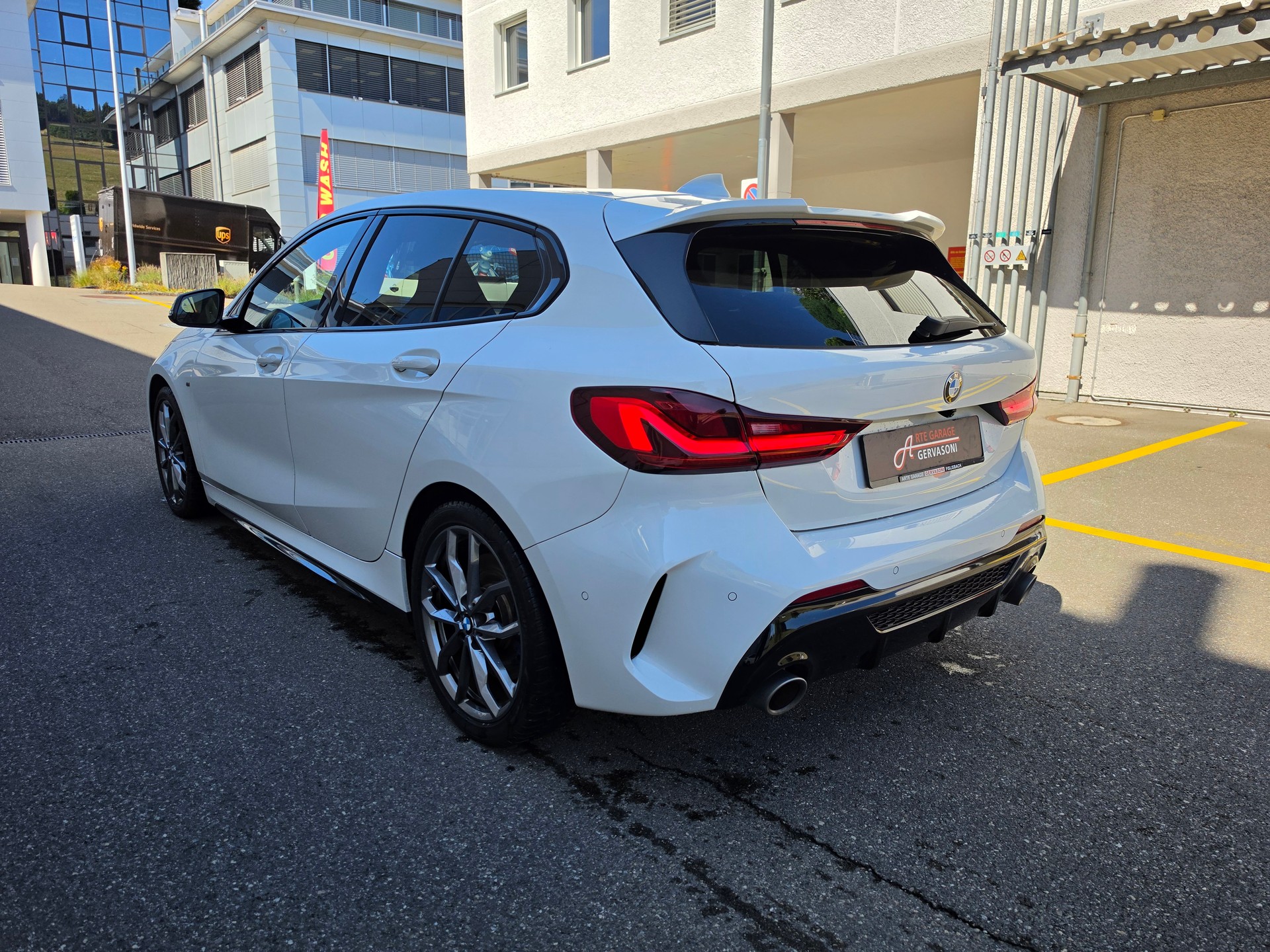 BMW M135i xDrive Steptronic-image-6
