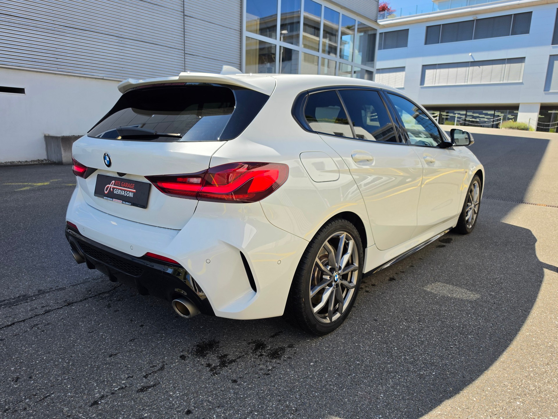BMW M135i xDrive Steptronic-image-4
