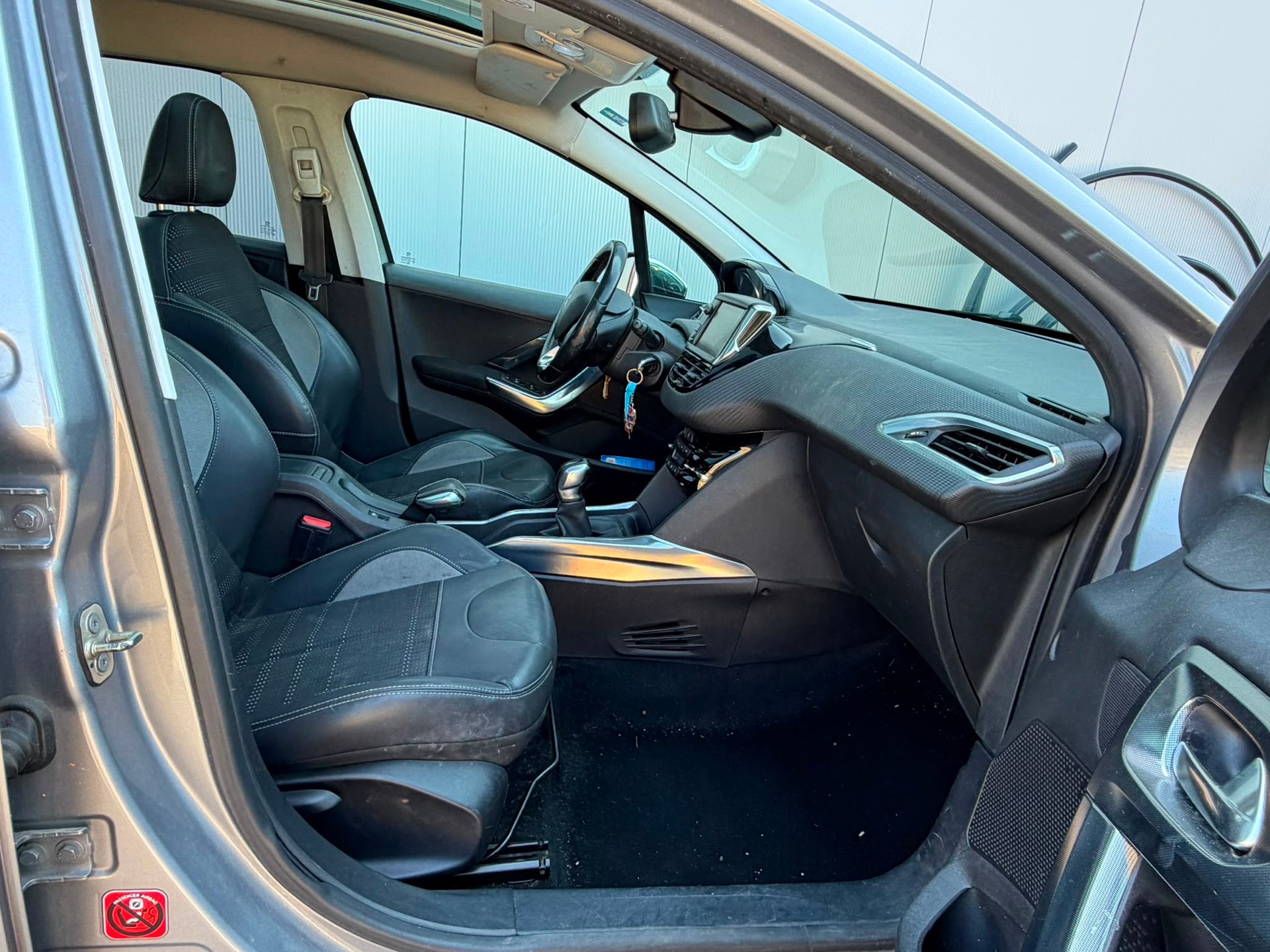 PEUGEOT 2008 1.6 VTI Allure-image-10