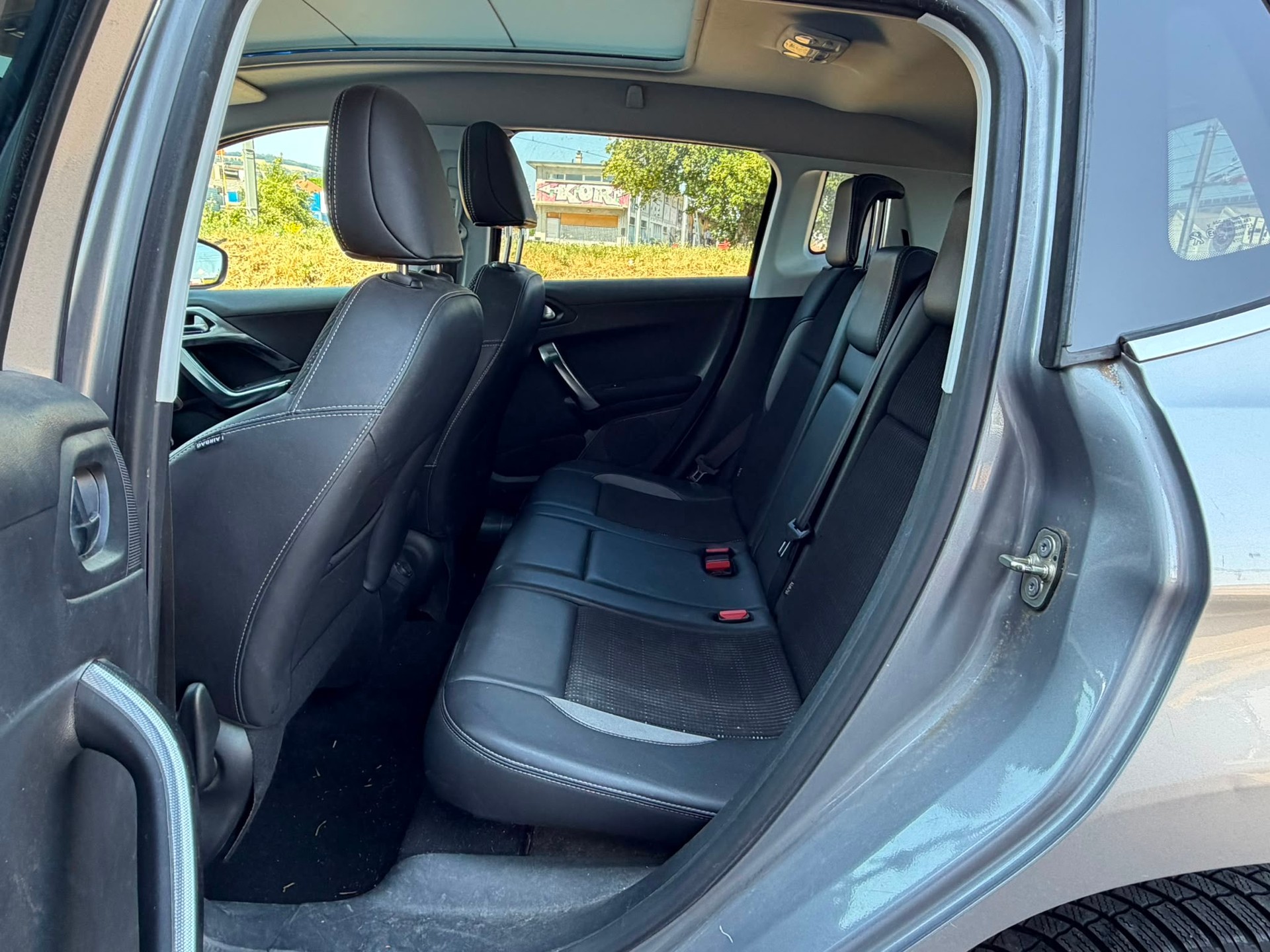 PEUGEOT 2008 1.6 VTI Allure-image-8