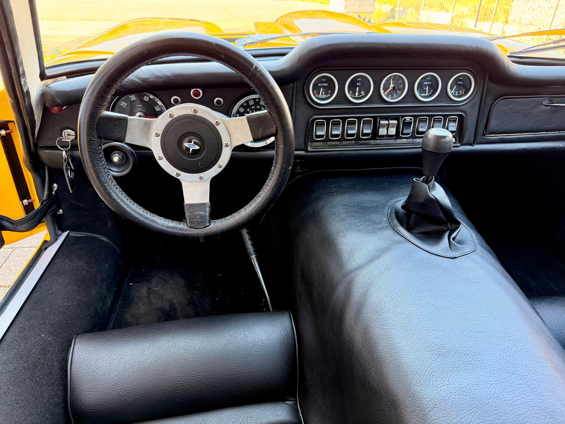 MARCOS 3000 GT-image-8