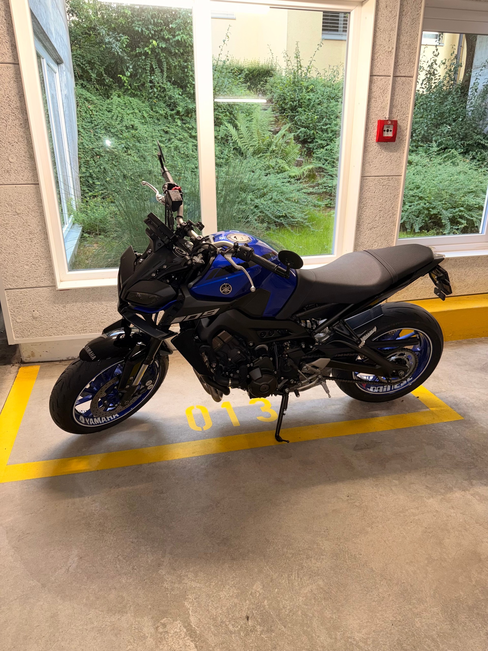 YAMAHA MT-09 ABS-image-1