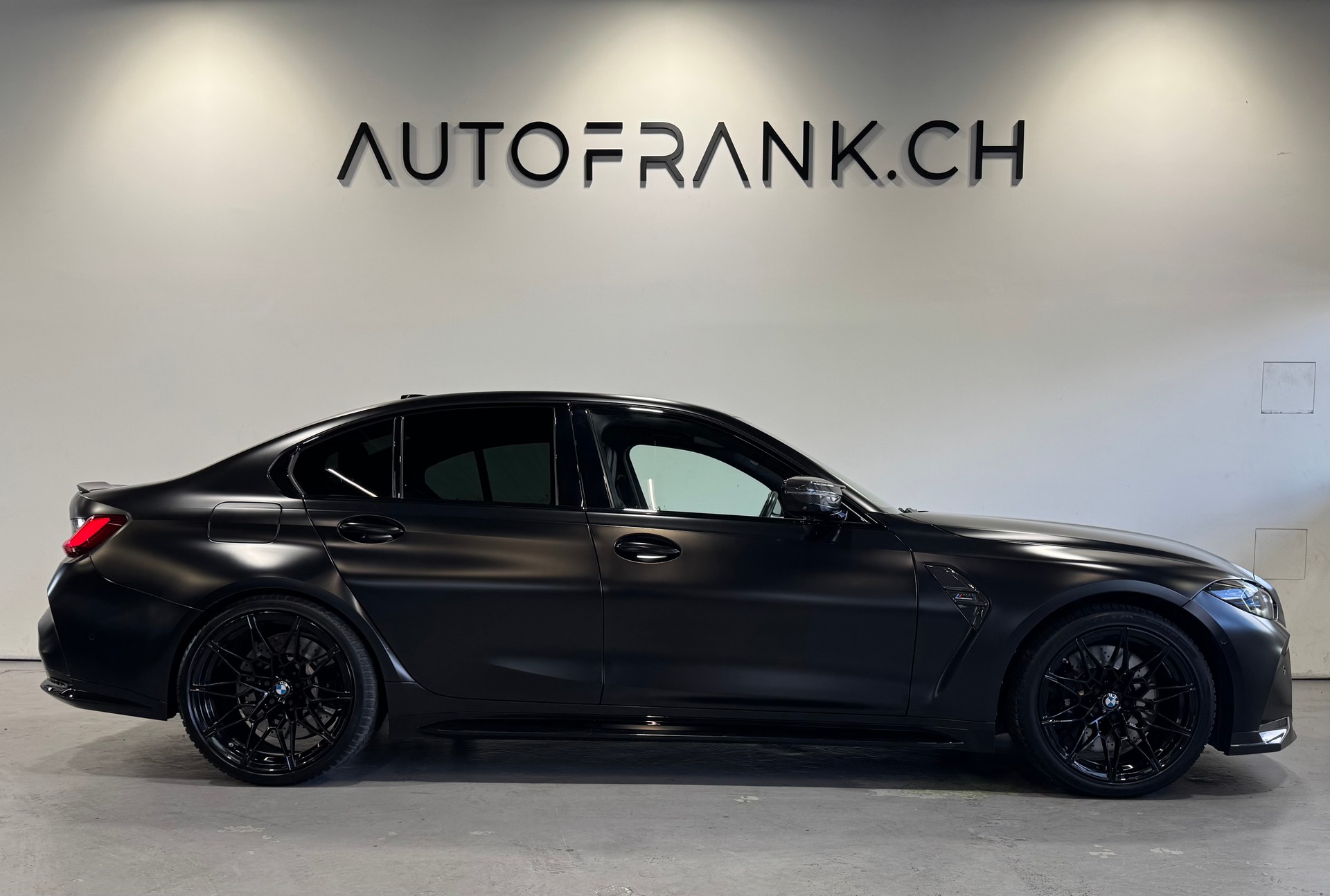 BMW M3 Competition xDrive-showroom-element-1