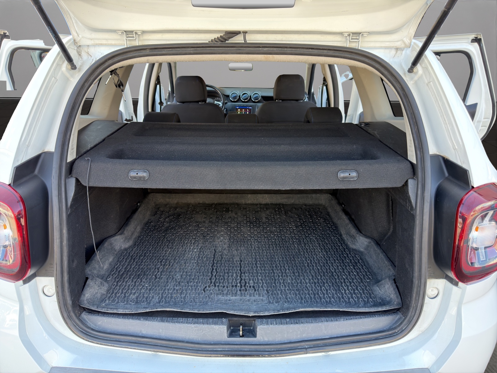 DACIA Duster TCe 130 Celebration 4x4-image-18