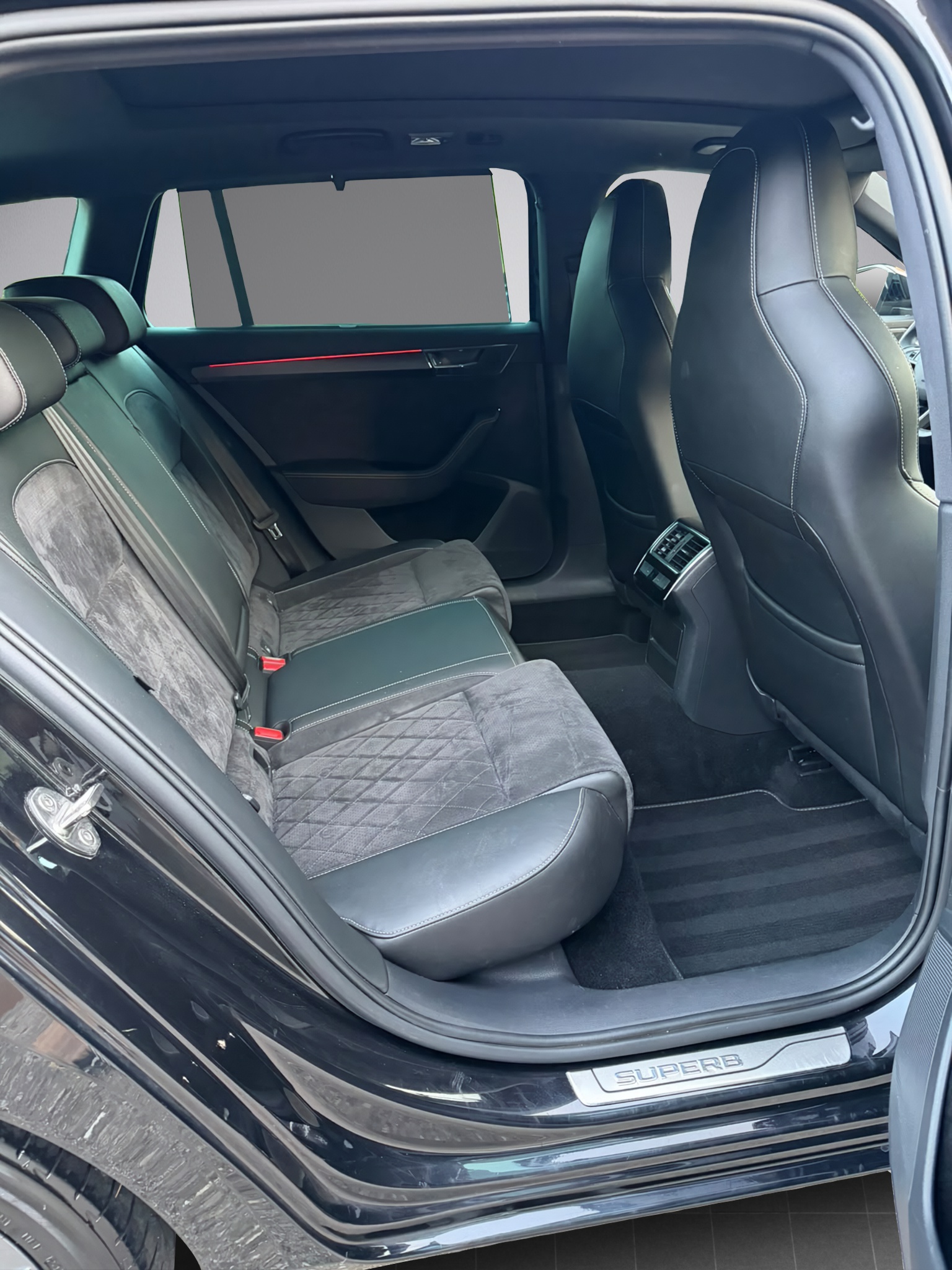 SKODA Superb Combi 2.0 TSI SportLine Plus 4x4 DSG * Facelift *-image-11