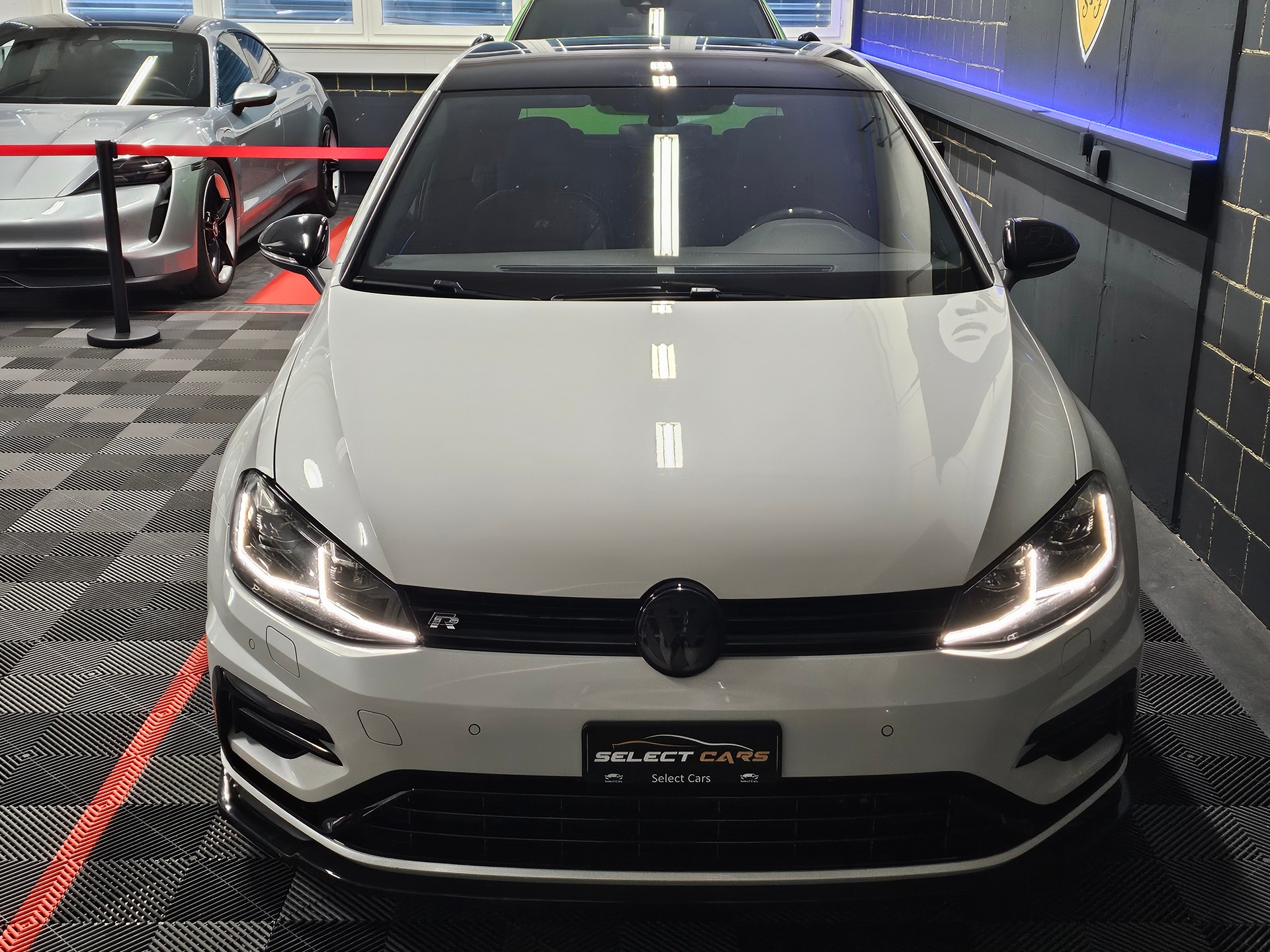 VW Golf 2.0 TSI R 4Motion DSG-image-6