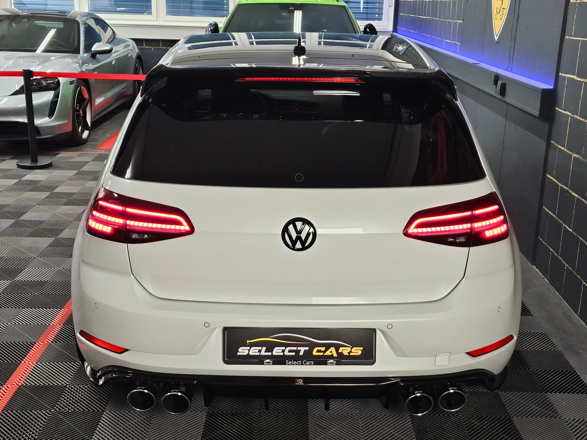 VW Golf 2.0 TSI R 4Motion DSG-image-7