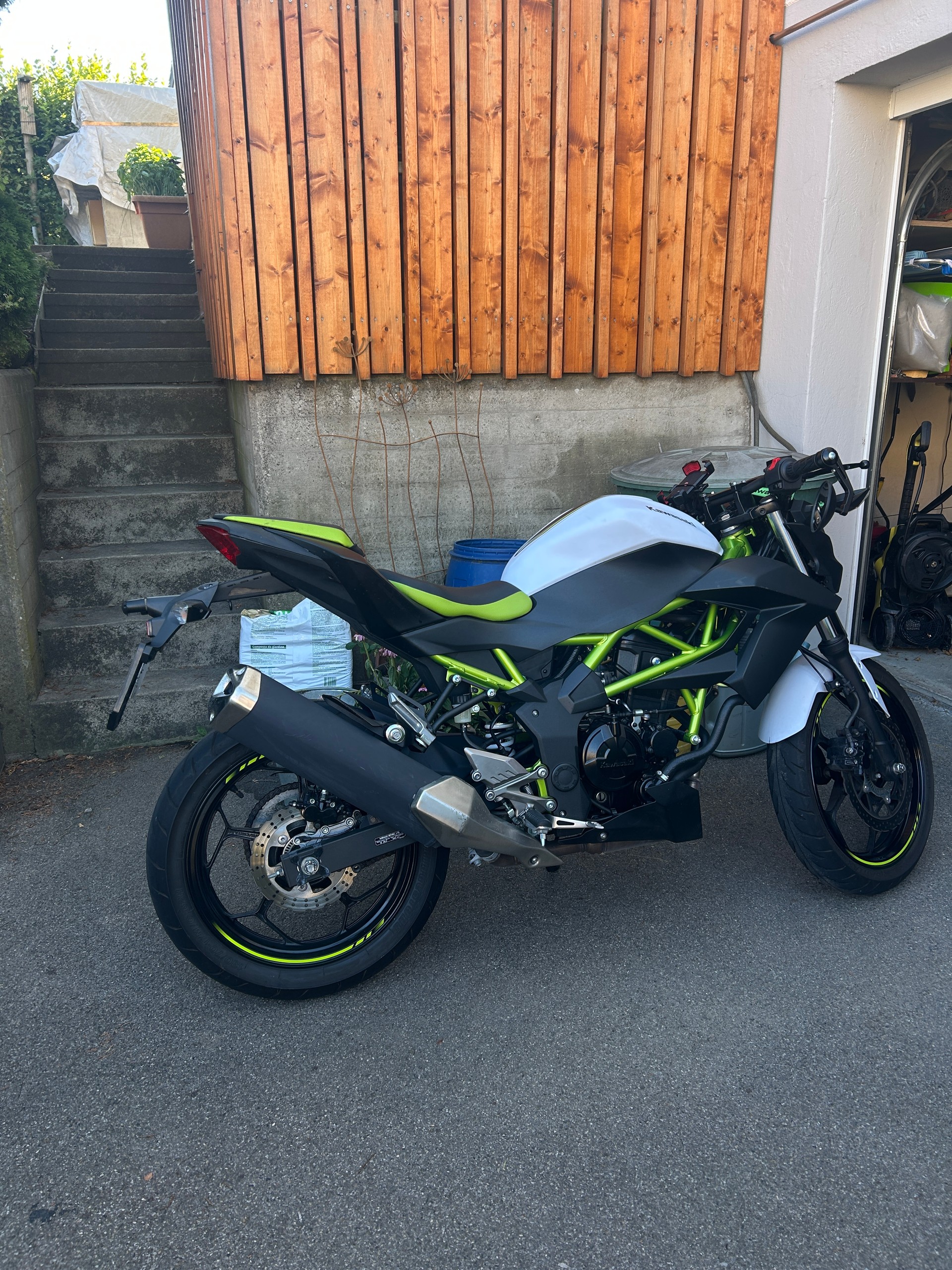 KAWASAKI Z 125-image-1