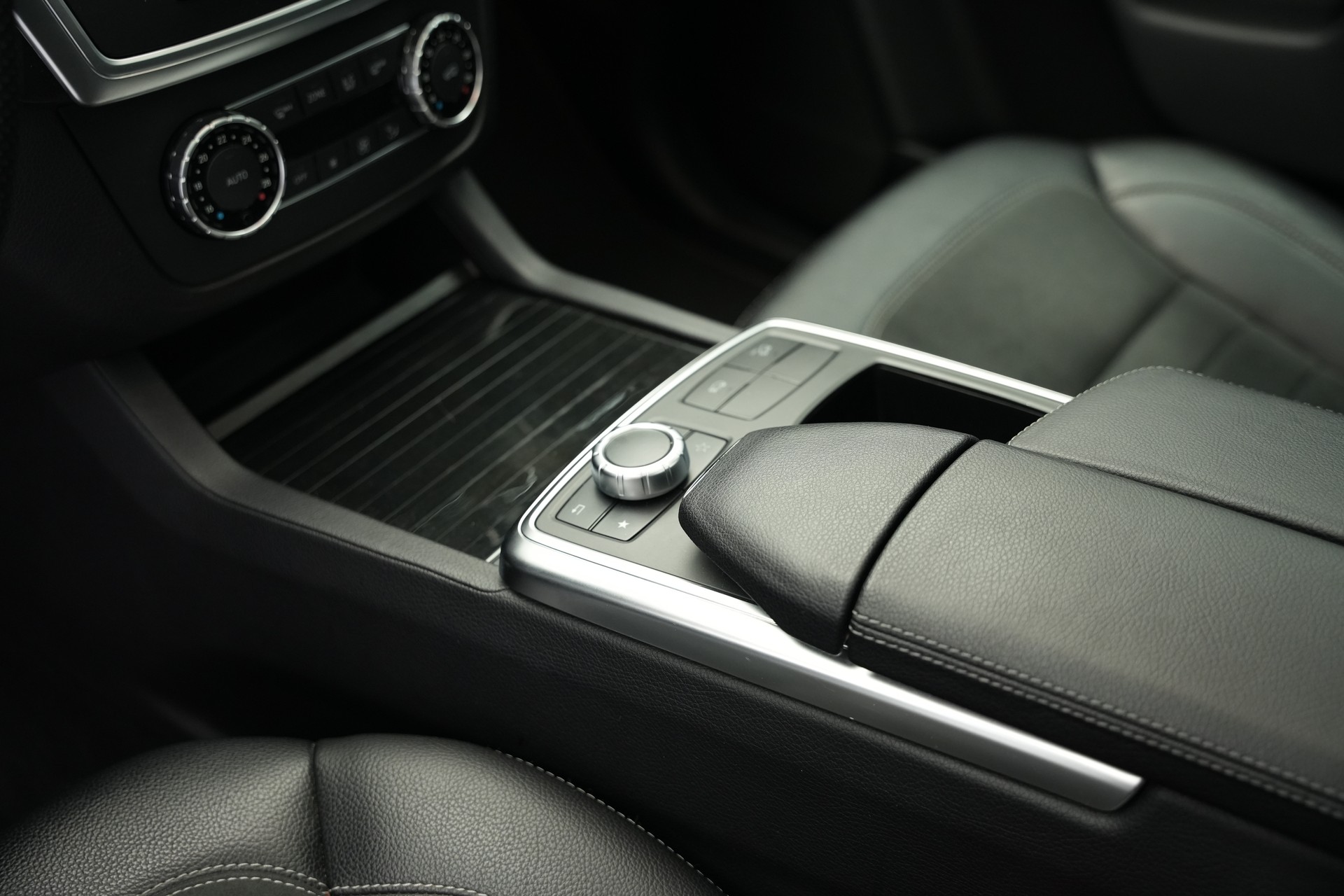 MERCEDES-BENZ ML 400 4Matic 7G-Tronic-image-22