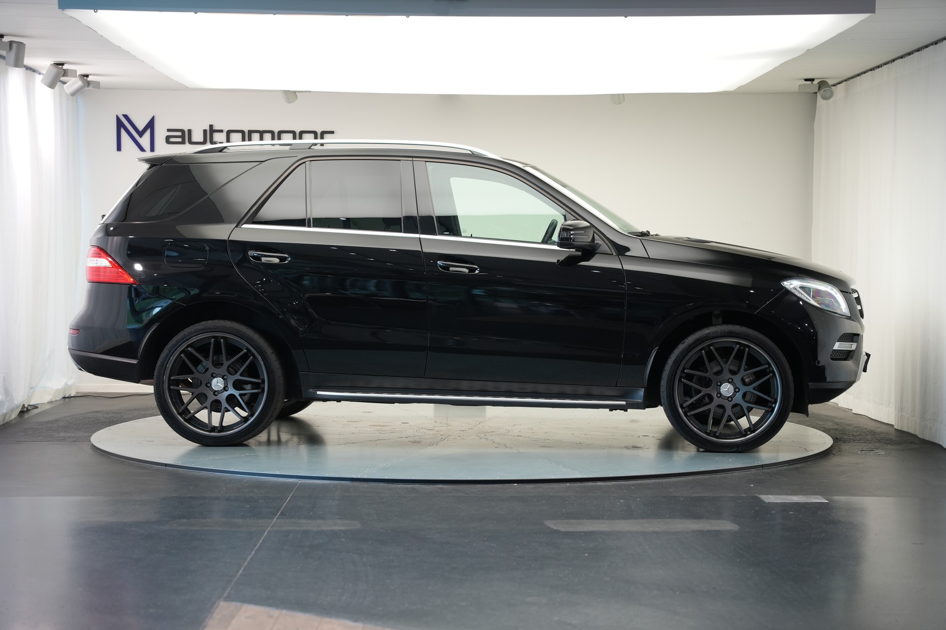 MERCEDES-BENZ ML 400 4Matic 7G-Tronic-showroom-element-3