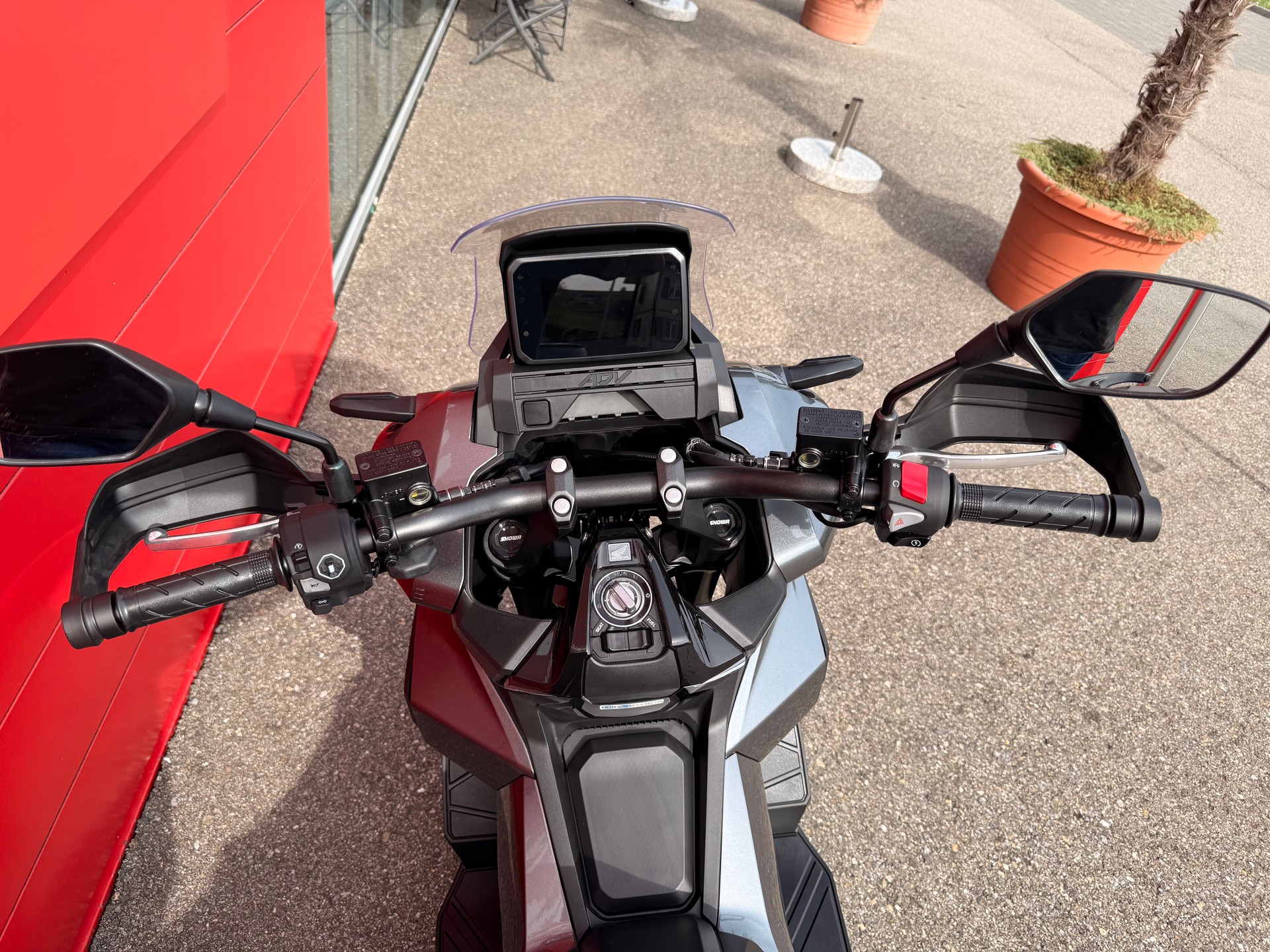 HONDA ADV 350-showroom-element-3