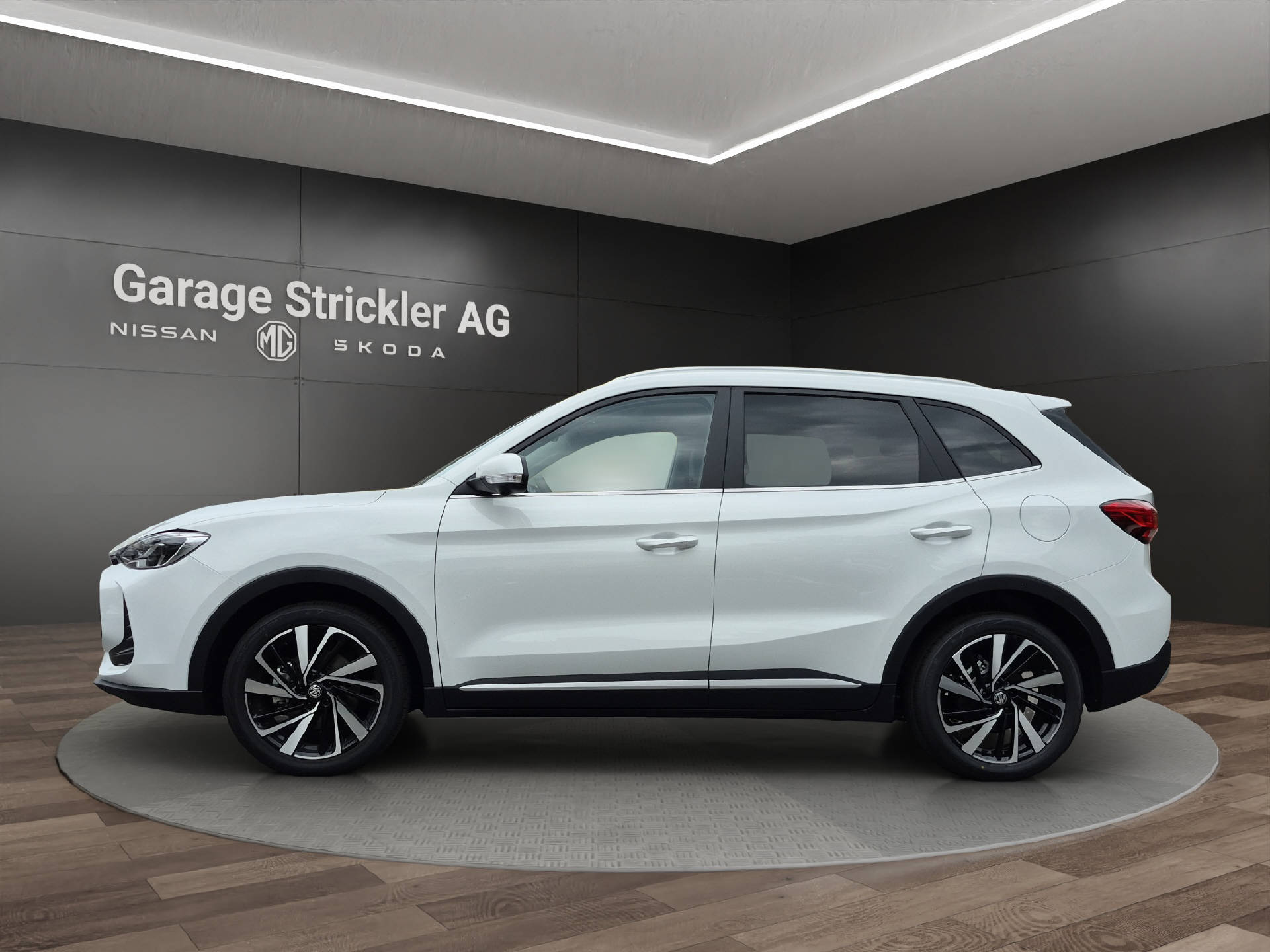 MG ZS 1.5 Hybrid+ Luxury Sunroof-showroom-element-1