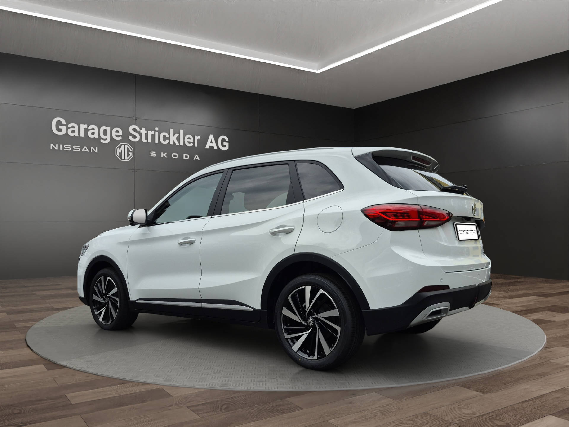 MG ZS 1.5 Hybrid+ Luxury Sunroof-showroom-element-2