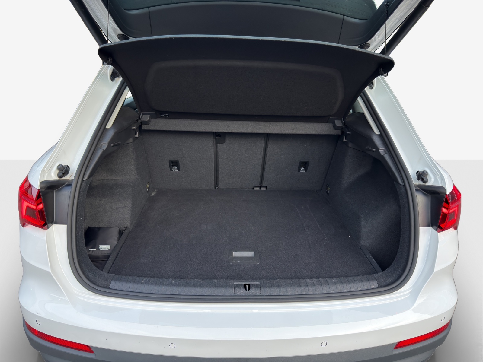 AUDI Q3 35 TDI Attraction quattro S-tronic-image-12