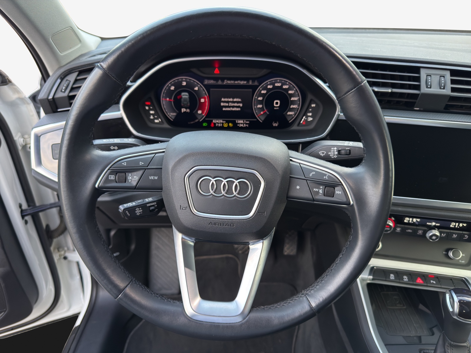 AUDI Q3 35 TDI Attraction quattro S-tronic-image-9