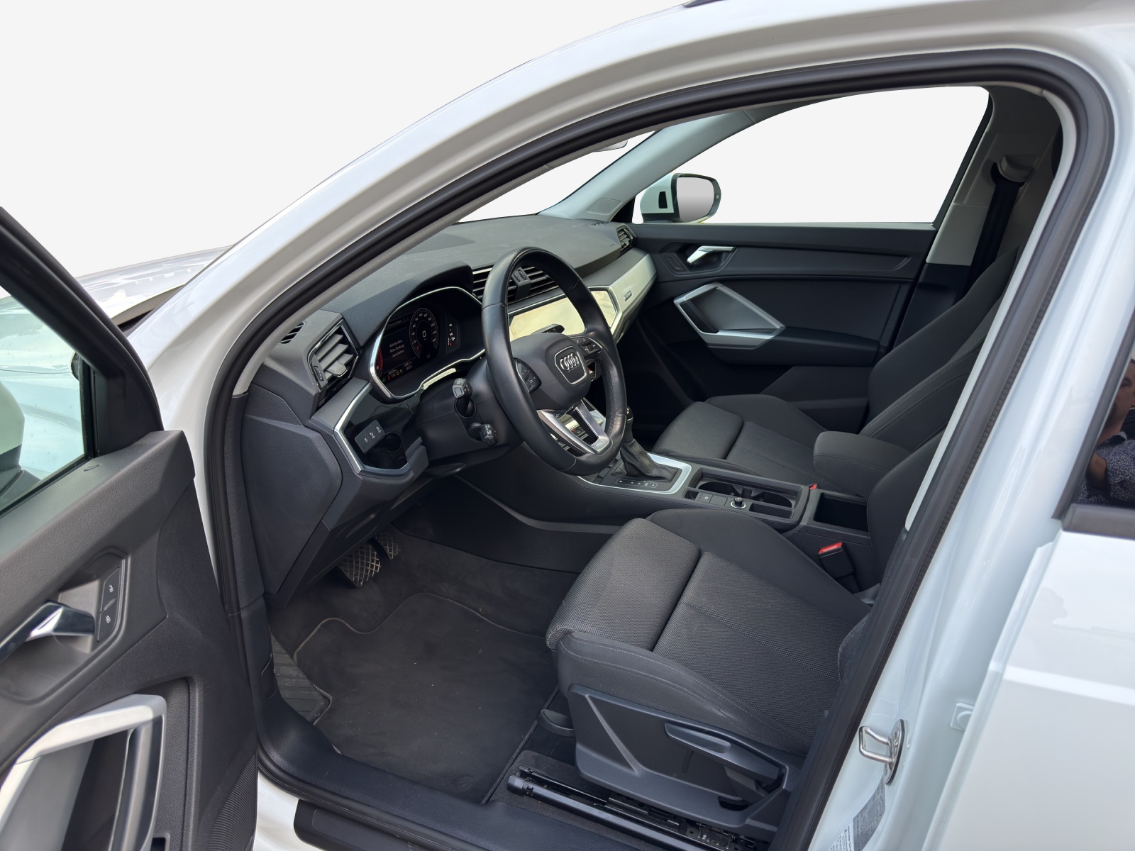 AUDI Q3 35 TDI Attraction quattro S-tronic-image-7