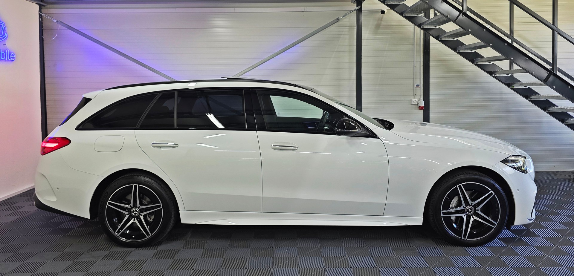 MERCEDES-BENZ C 300 e T AMG Line-showroom-element-3