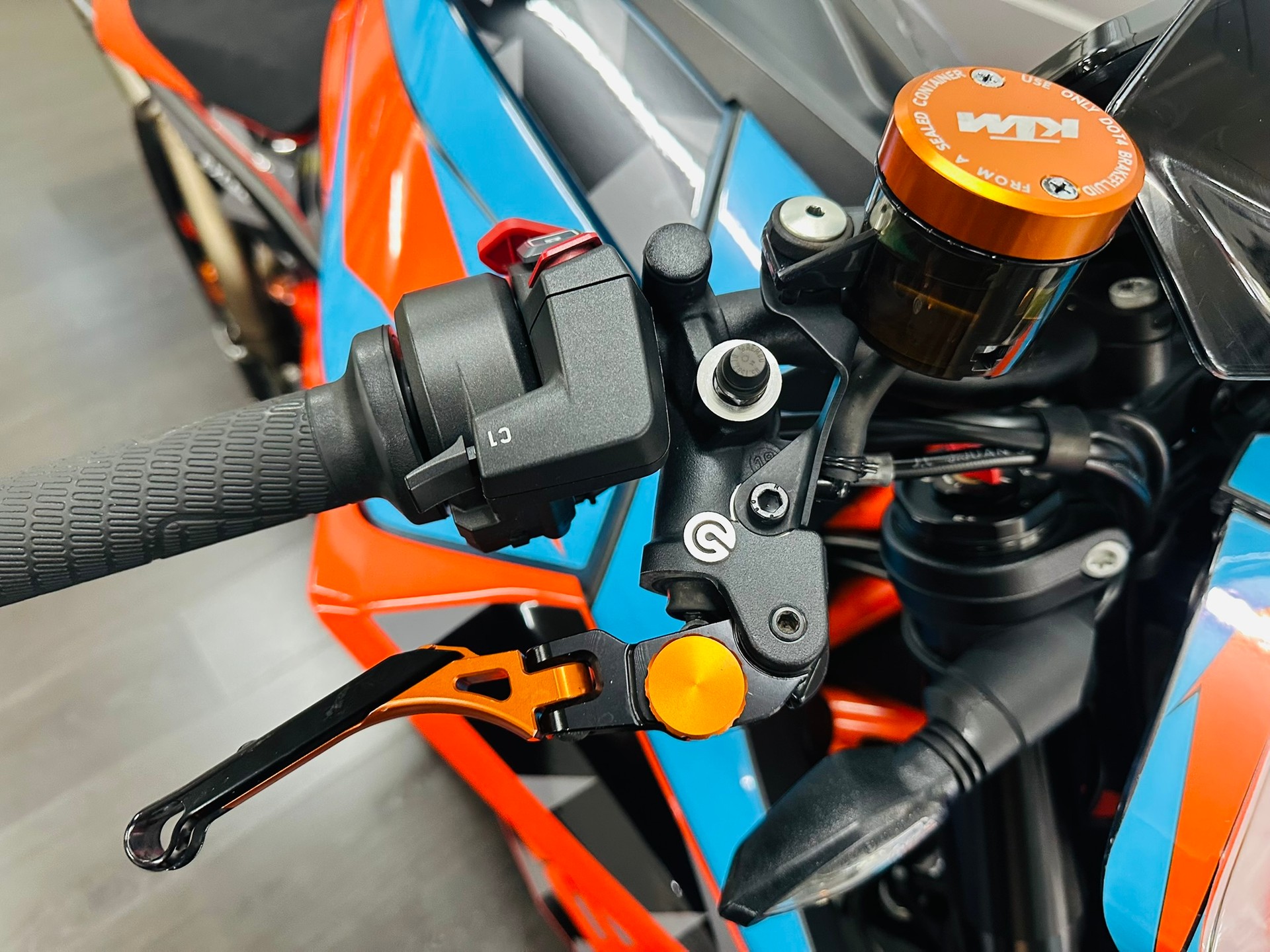 KTM 1290 Super Duke R-image-3