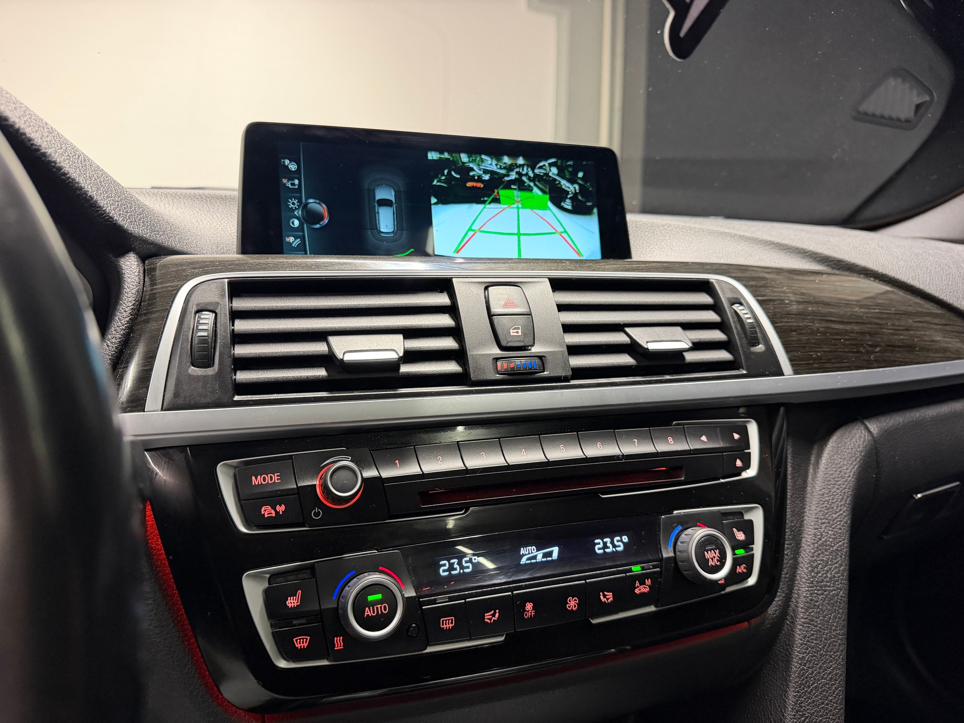 BMW 320d xDrive SAG Touring *M-Sport*CH-Auto*Panorama-Glasdach*-image-18