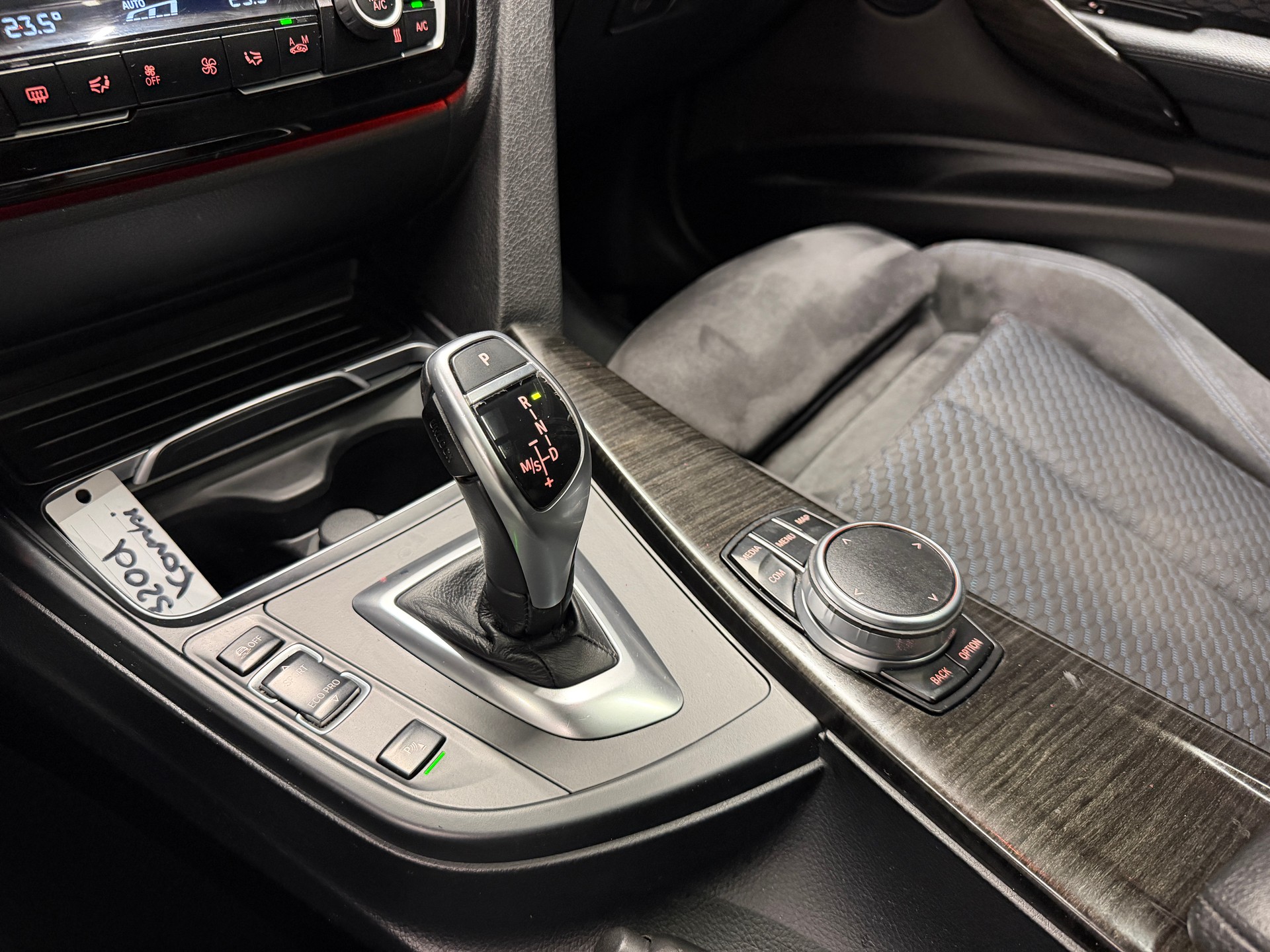 BMW 320d xDrive SAG Touring *M-Sport*CH-Auto*Panorama-Glasdach*-image-19