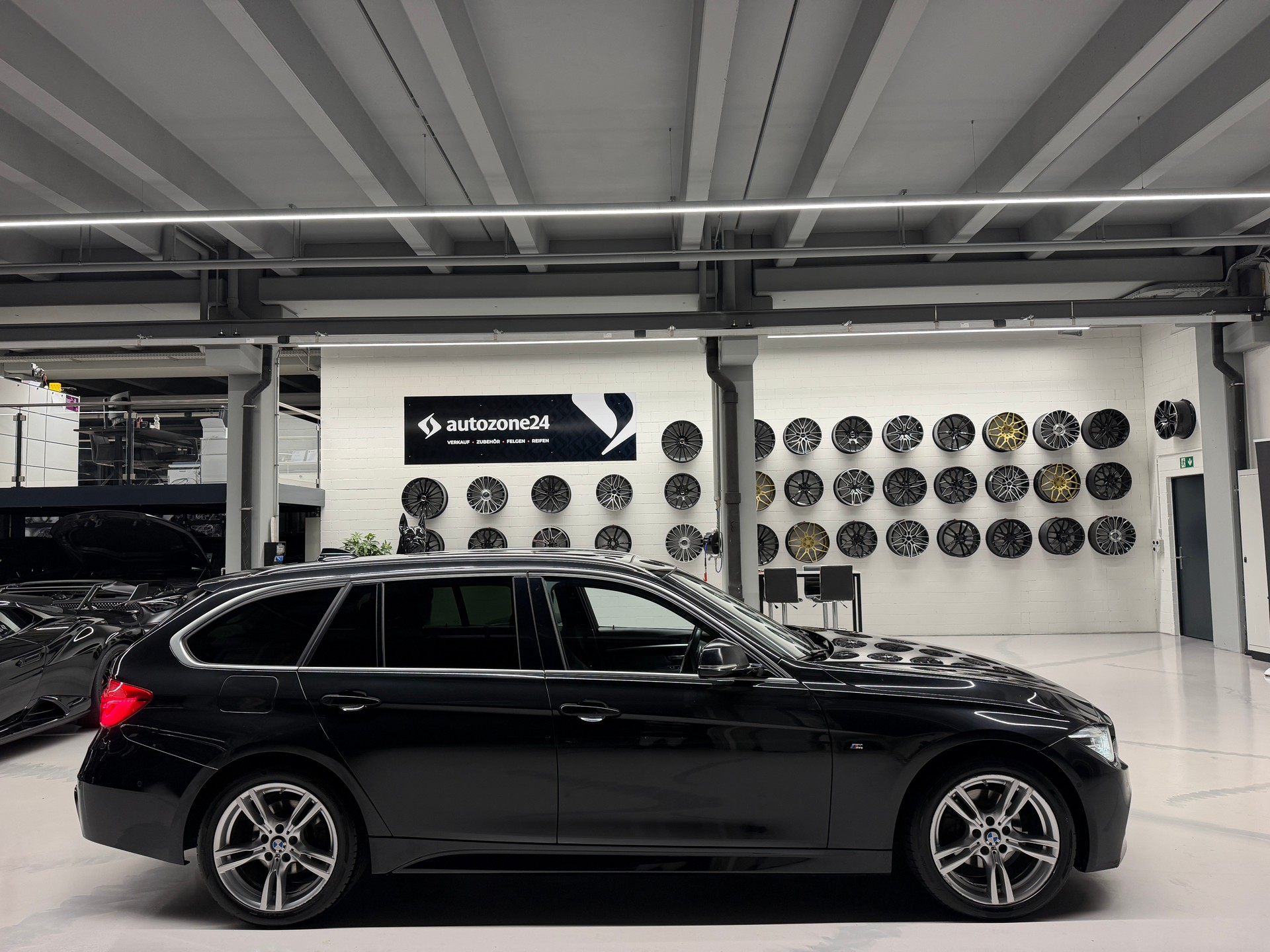BMW 320d xDrive SAG Touring *M-Sport*CH-Auto*Panorama-Glasdach*-image-21