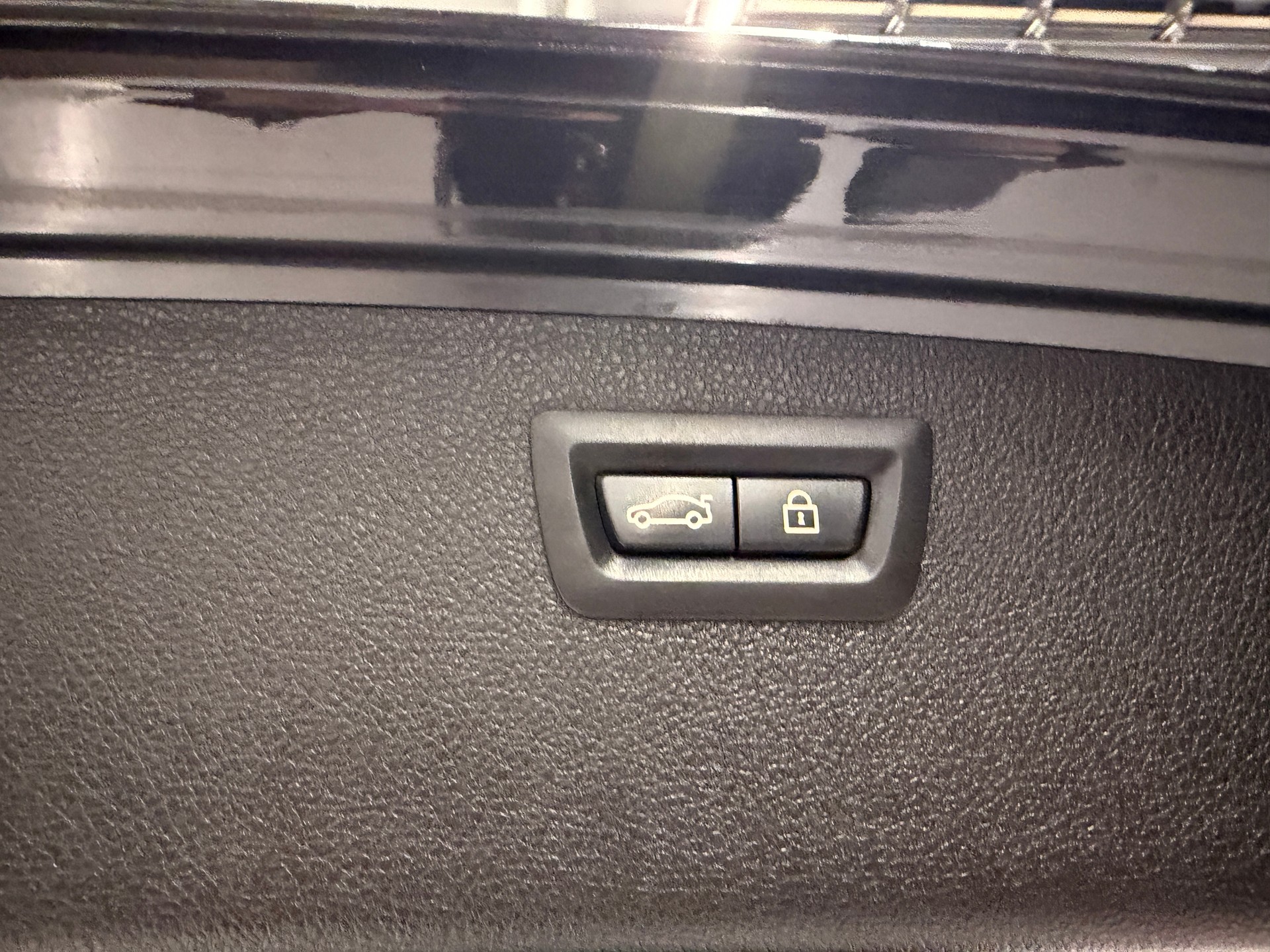 BMW 320d xDrive SAG Touring *M-Sport*CH-Auto*Panorama-Glasdach*-image-23