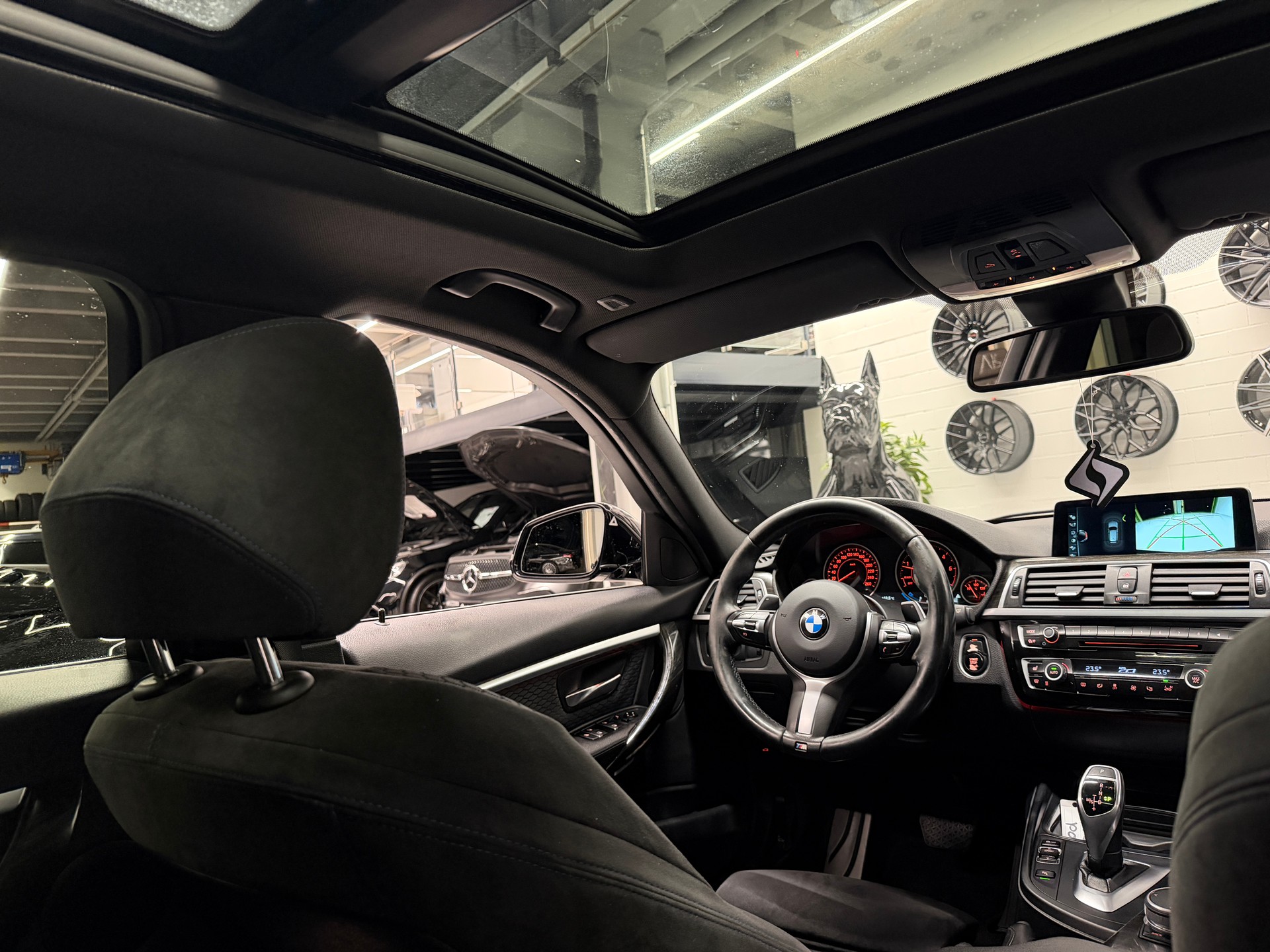 BMW 320d xDrive SAG Touring *M-Sport*CH-Auto*Panorama-Glasdach*-image-10