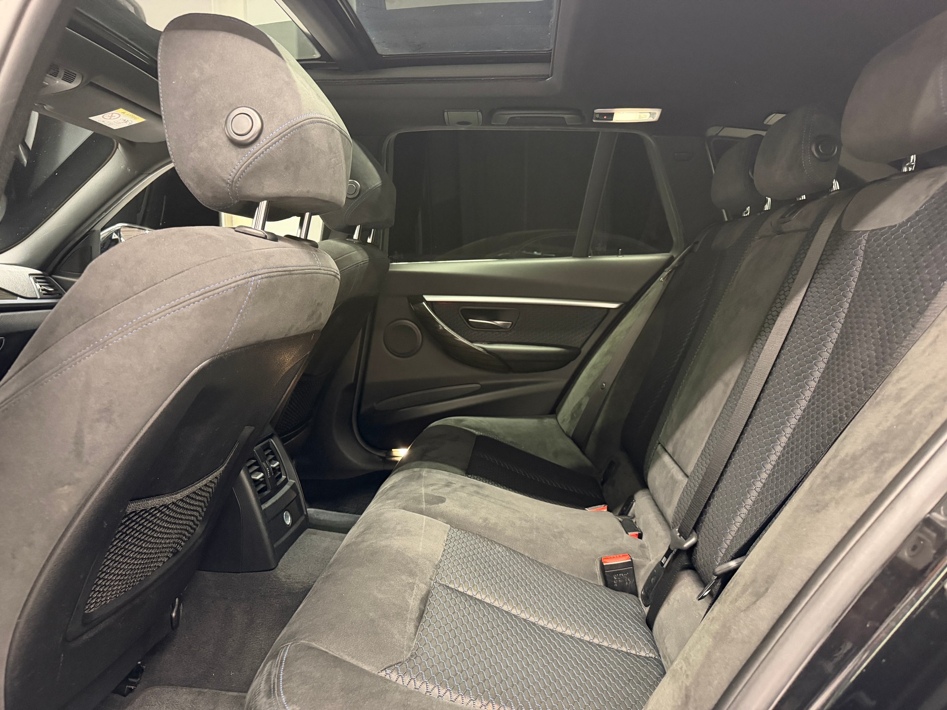 BMW 320d xDrive SAG Touring *M-Sport*CH-Auto*Panorama-Glasdach*-image-13