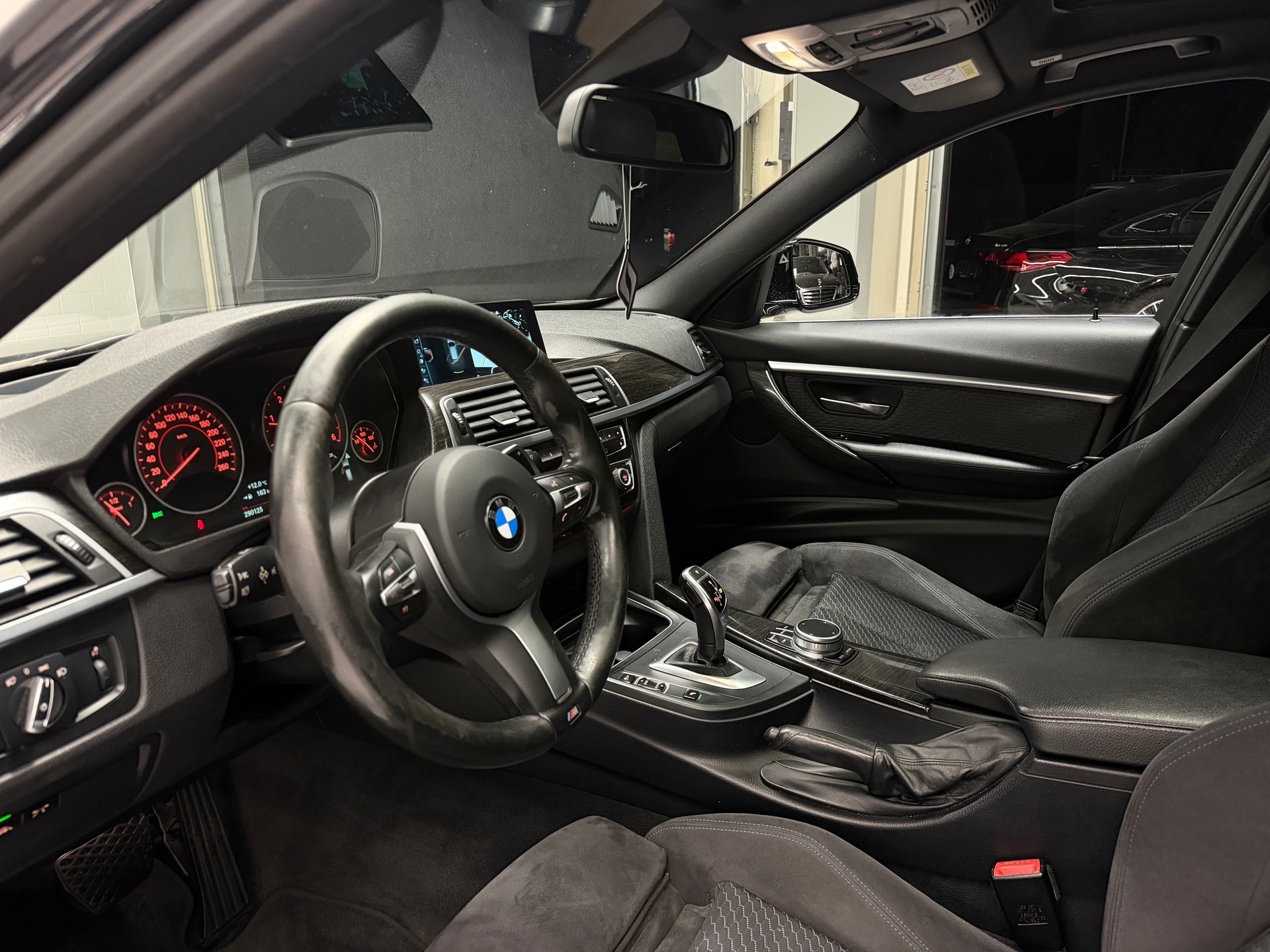 BMW 320d xDrive SAG Touring *M-Sport*CH-Auto*Panorama-Glasdach*-image-15