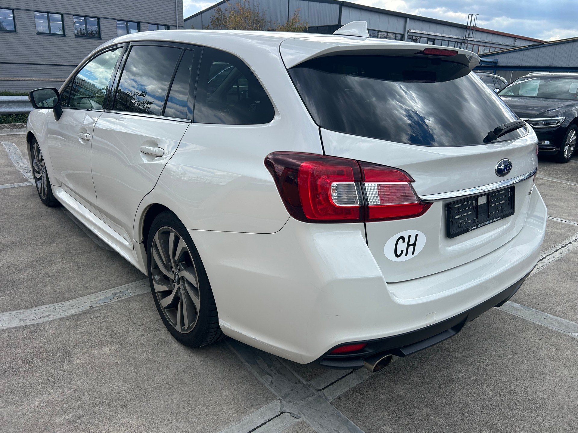 SUBARU Levorg 2.0i Swiss Plus AWD Lineartronic-showroom-element-2