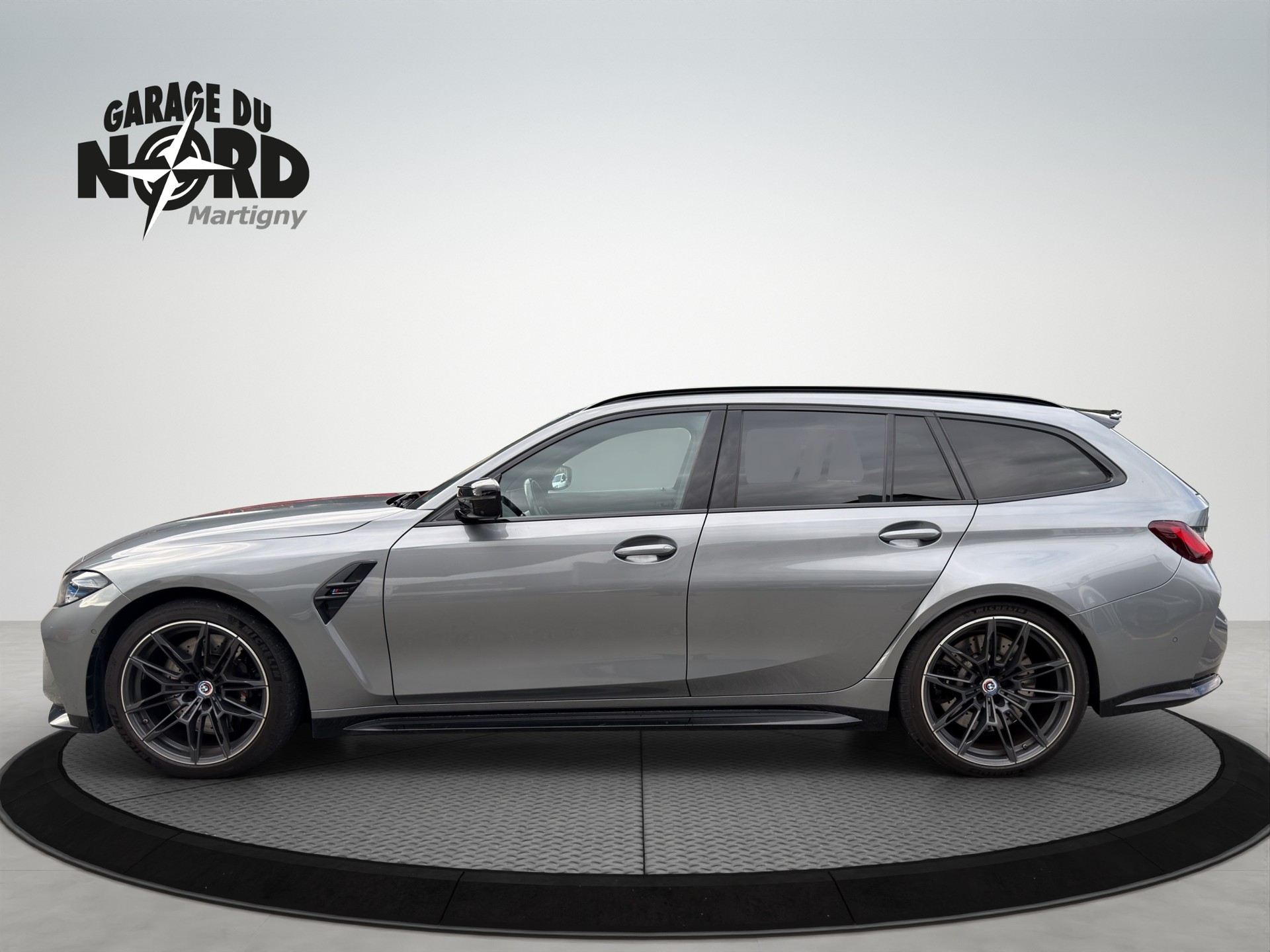 BMW M3 Touring xDrive Competition M-showroom-element-2